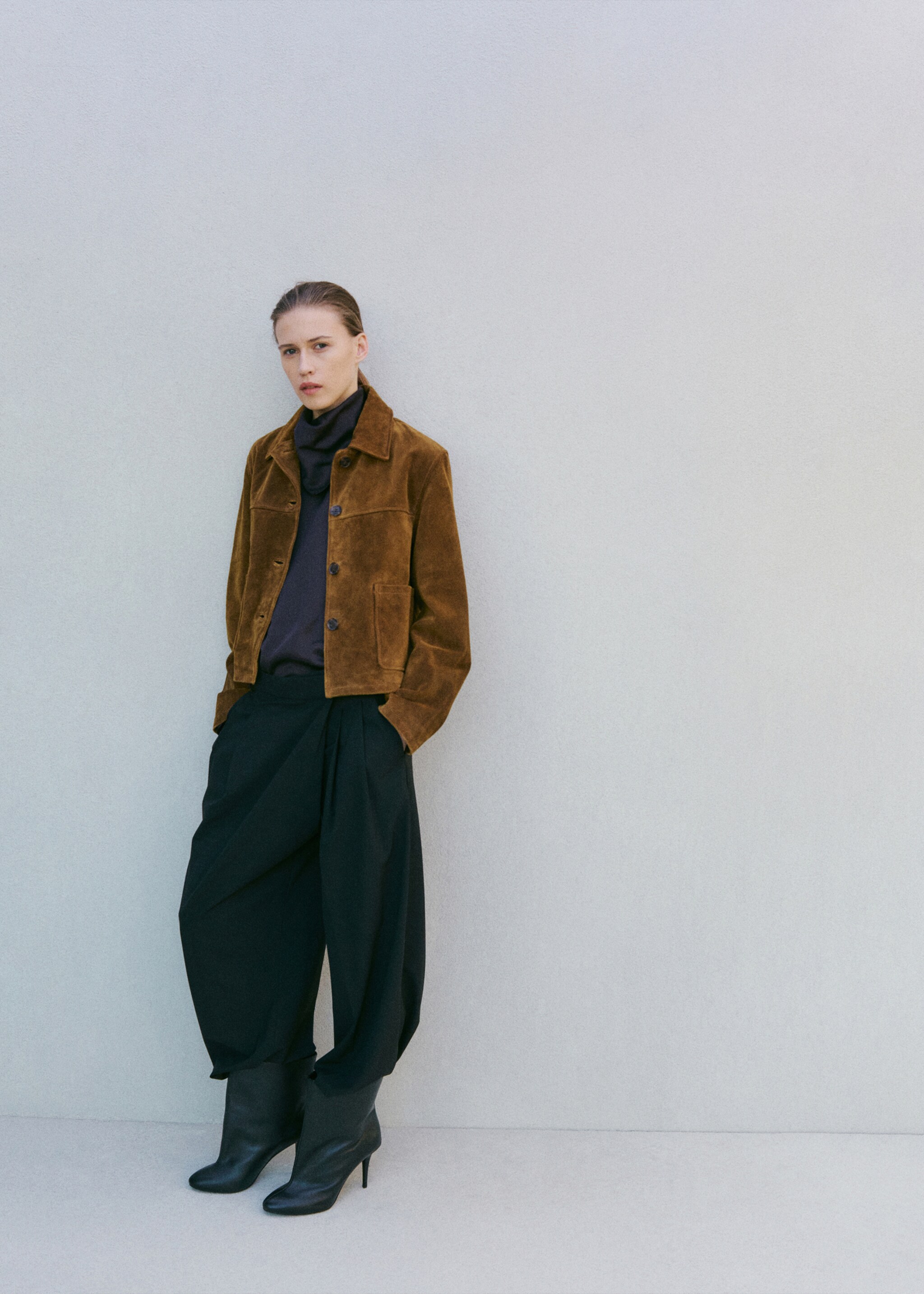 Jaqueta pell serratge botons - Pla general, Marró tabac. Ref: 27024045-01.