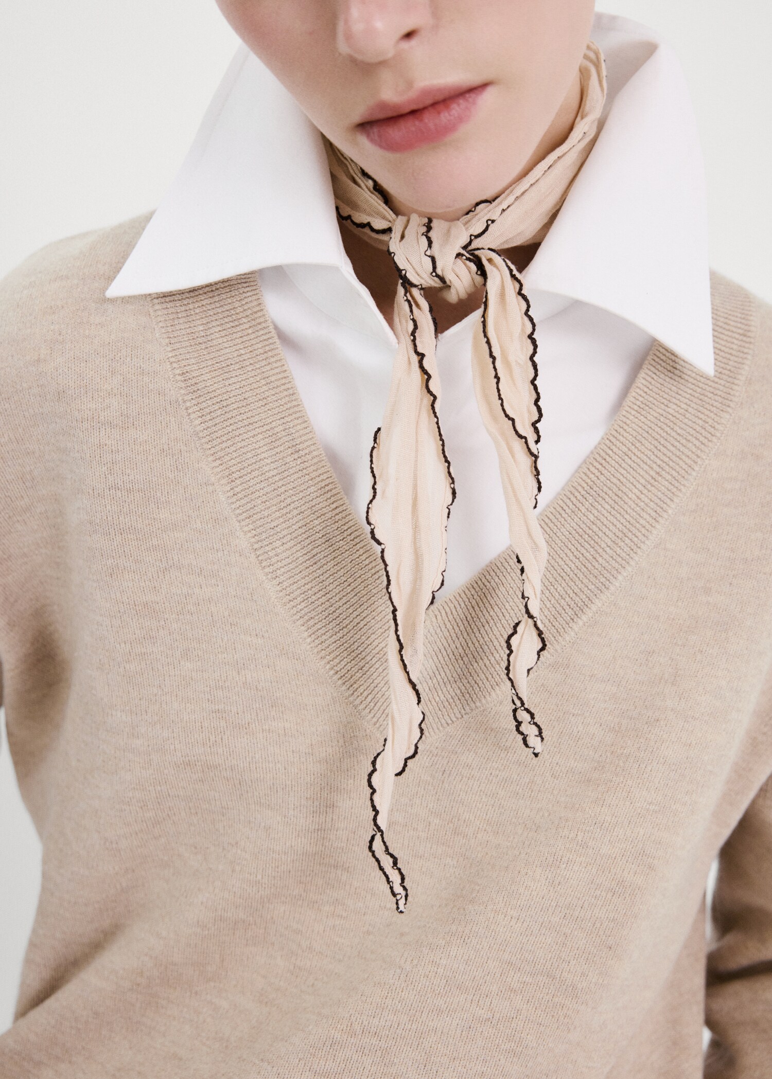 V-neck knit sweater - Details of the article 6