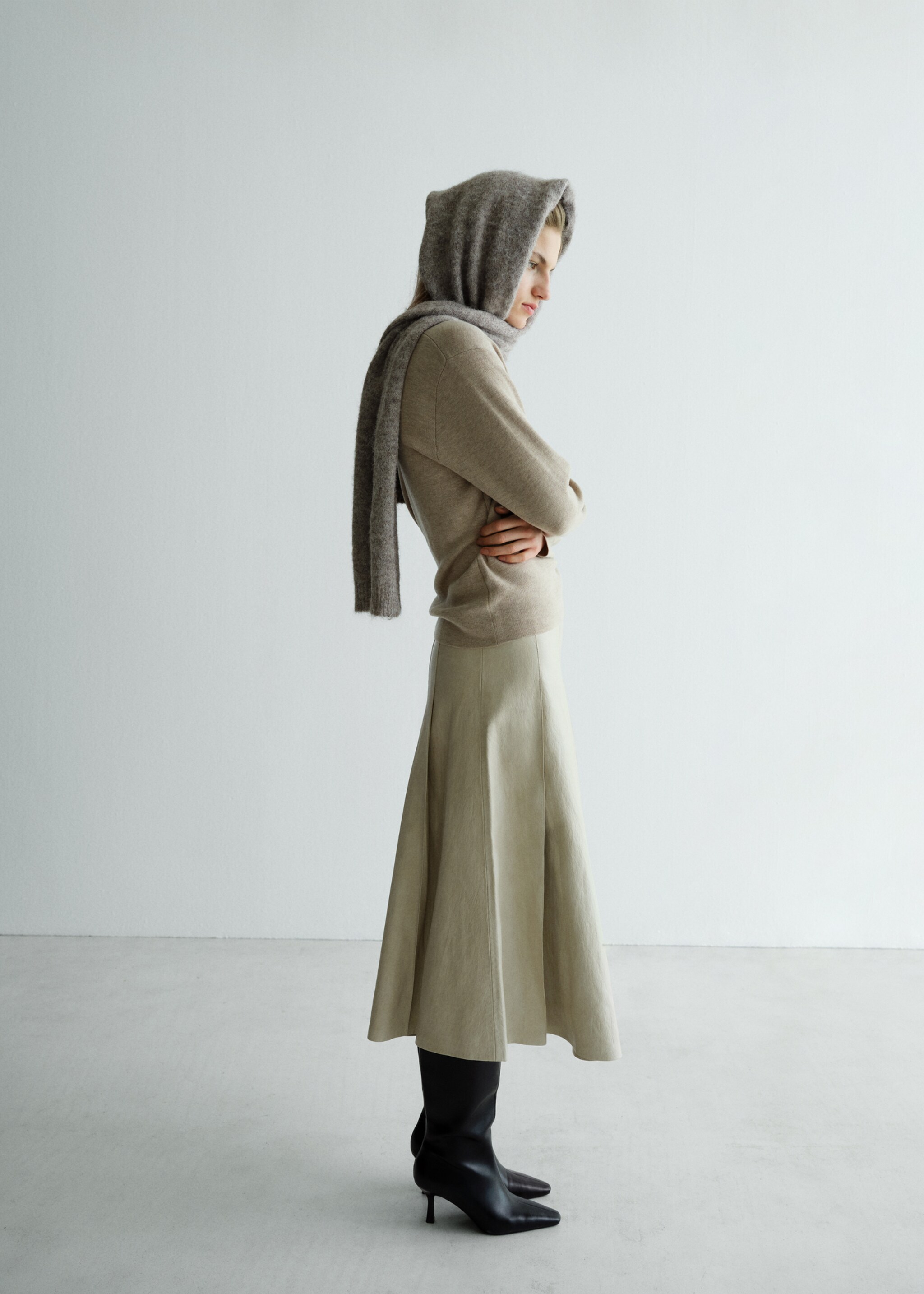 V-neck knit sweater - General plane, Light/Pastel Grey. Ref: 27024090-01.