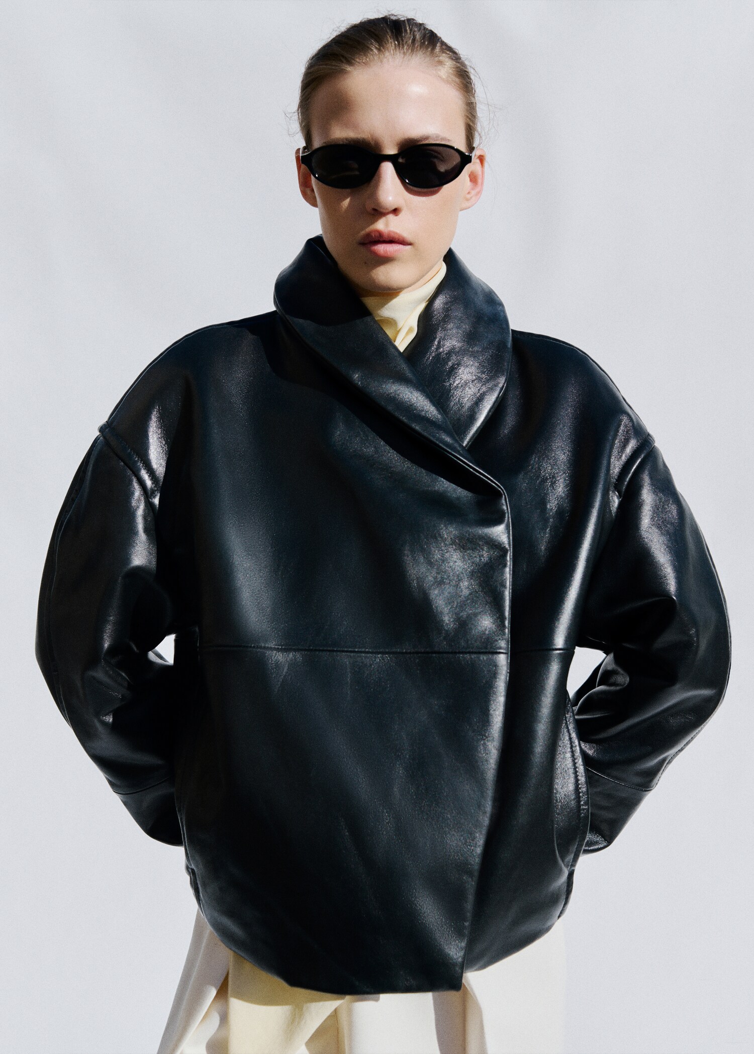 Leather bomber jacket with wrap collar - Medium plane