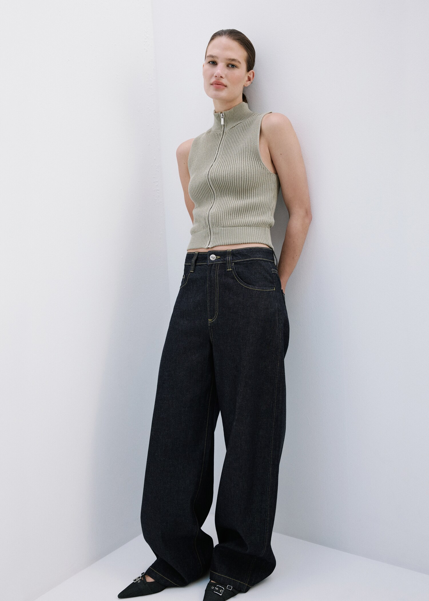Mid-rise balloon jeans - Details of the article 2