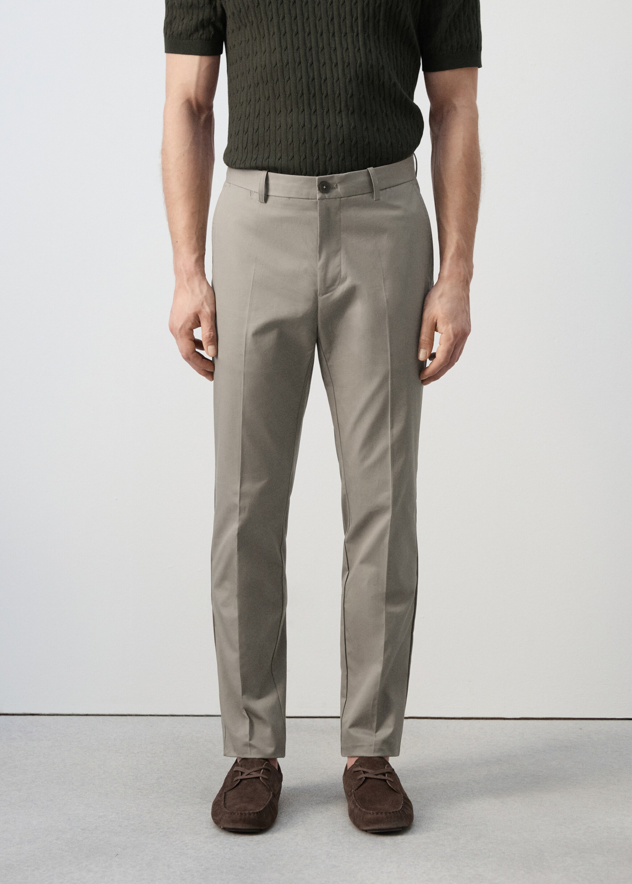 Calças slim fit de sarja de 100% algodão - Plano médio, Bege. Ref: 27025934-03.