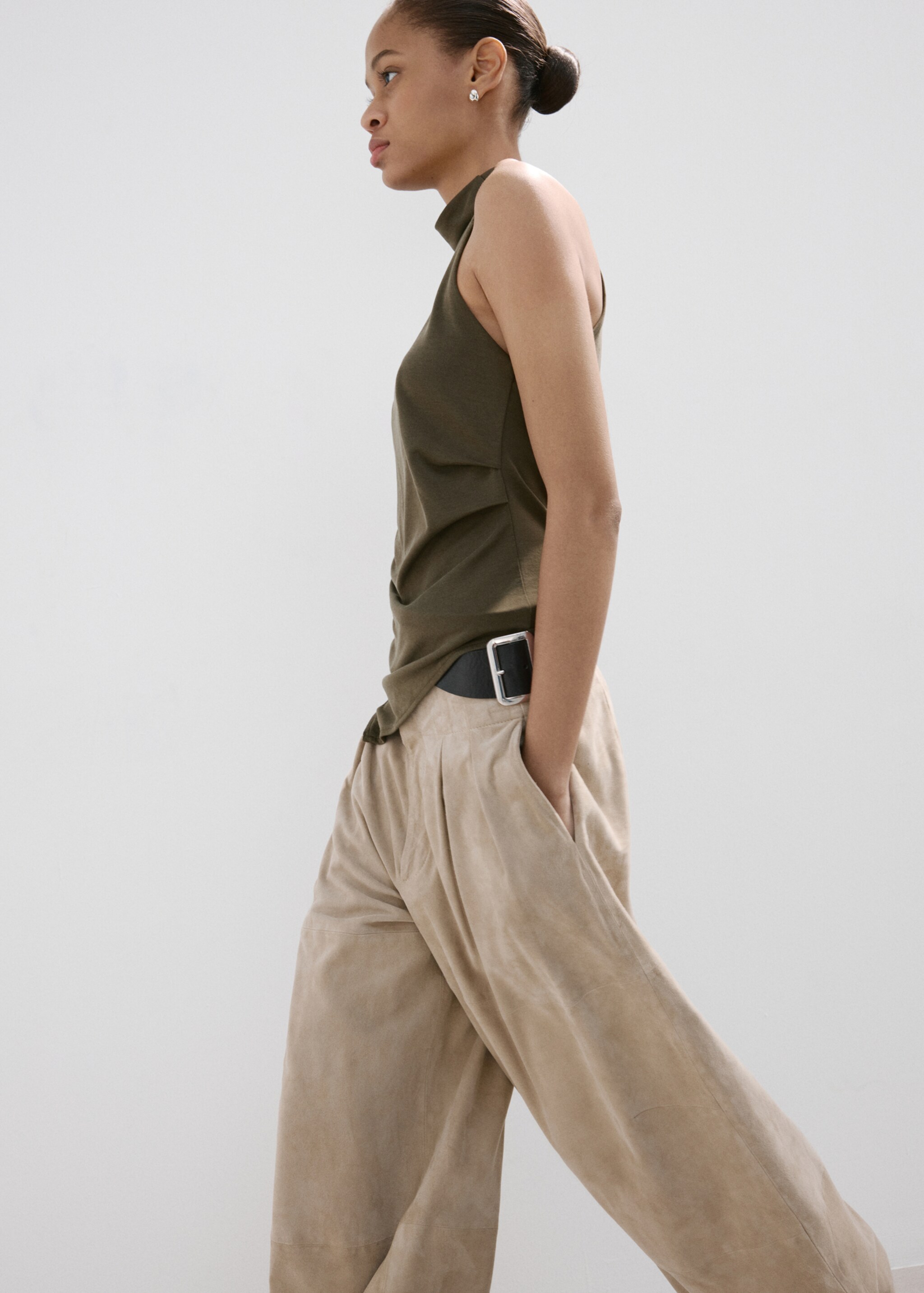 Asymmetric ruched top - Details of the article 2, Khaki. Ref: 27027143-01.