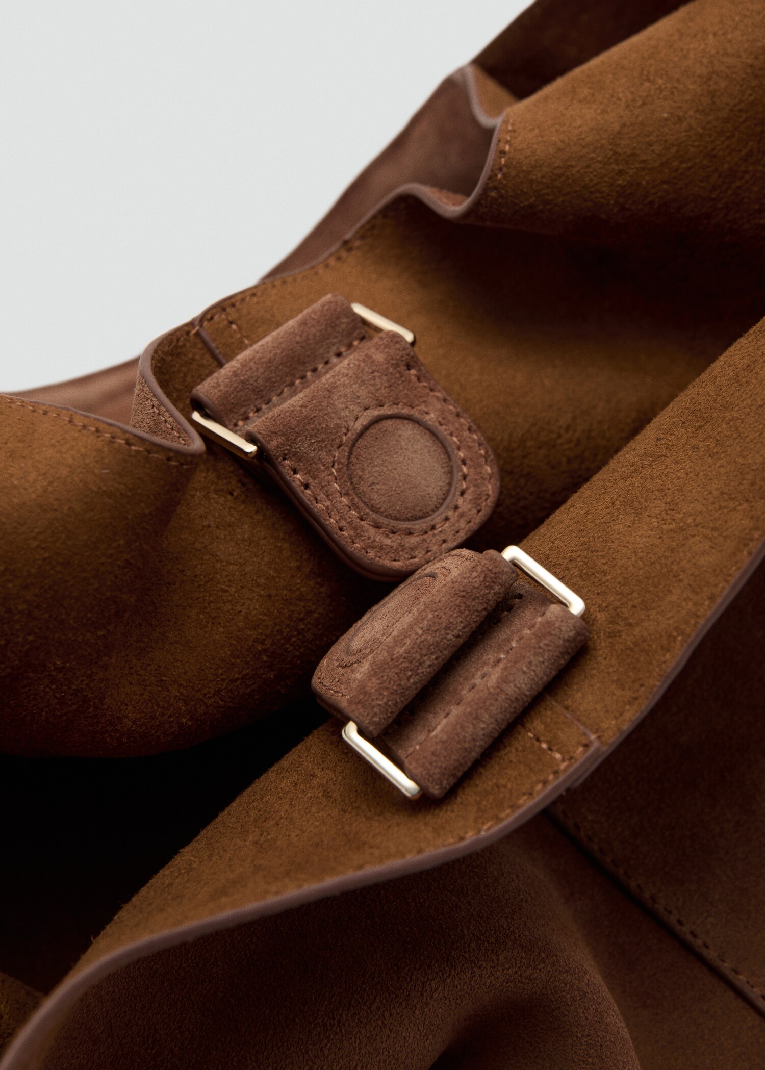 Suede shoulder bag with stitching - Details of the article 3