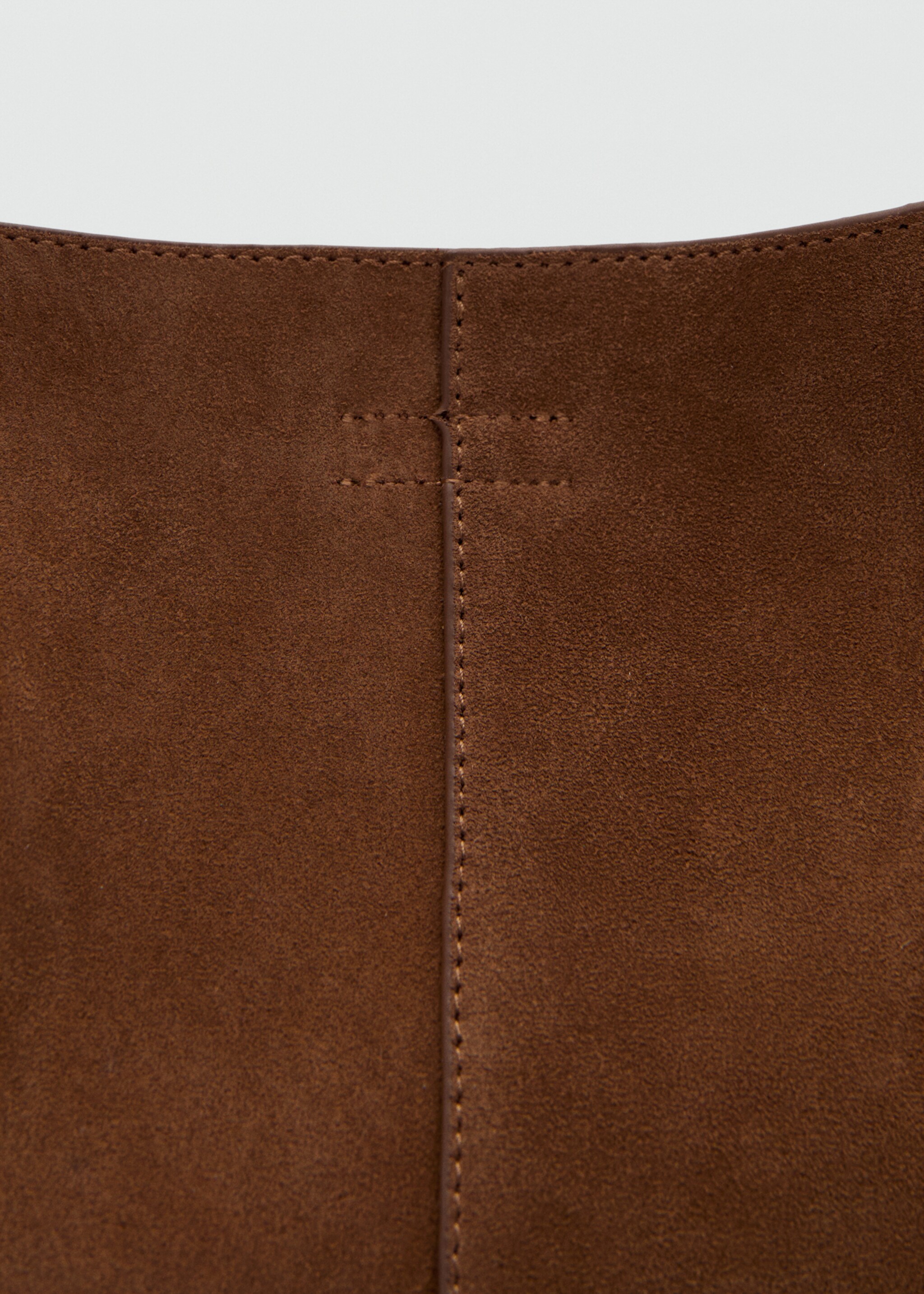 Suede shoulder bag with stitching - Details of the article 4, Brown. Ref: 27034789-02.