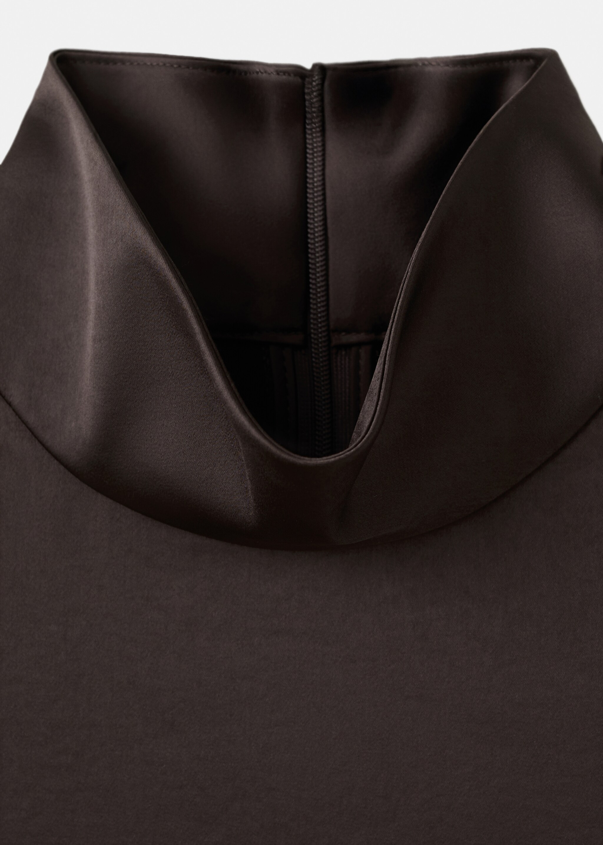 Satijnen blouse met hoge kraag - Detail van het artikel 8, Chocoladebruin. Ref: 27035845-01.