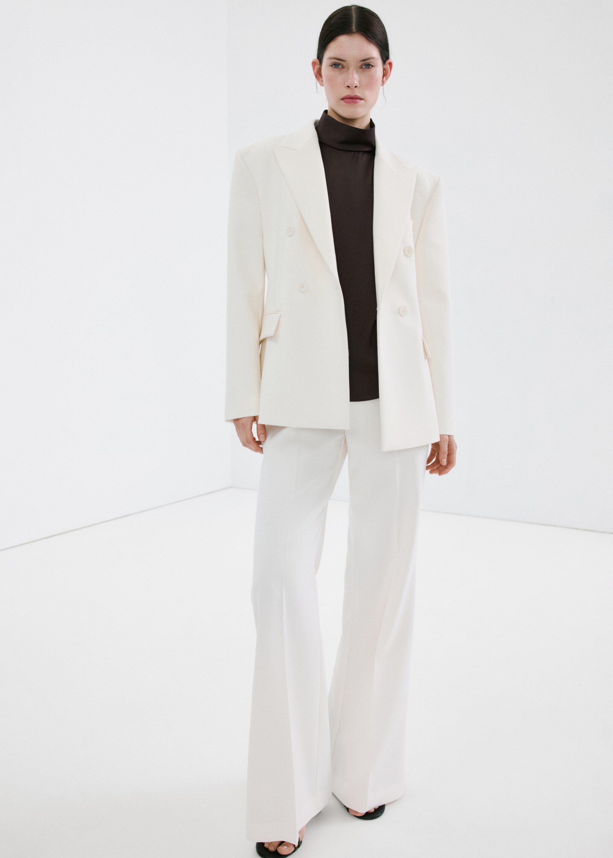 Satijnen blouse met hoge kraag - Overzichtstekening, Chocoladebruin. Ref: 27035845-01.