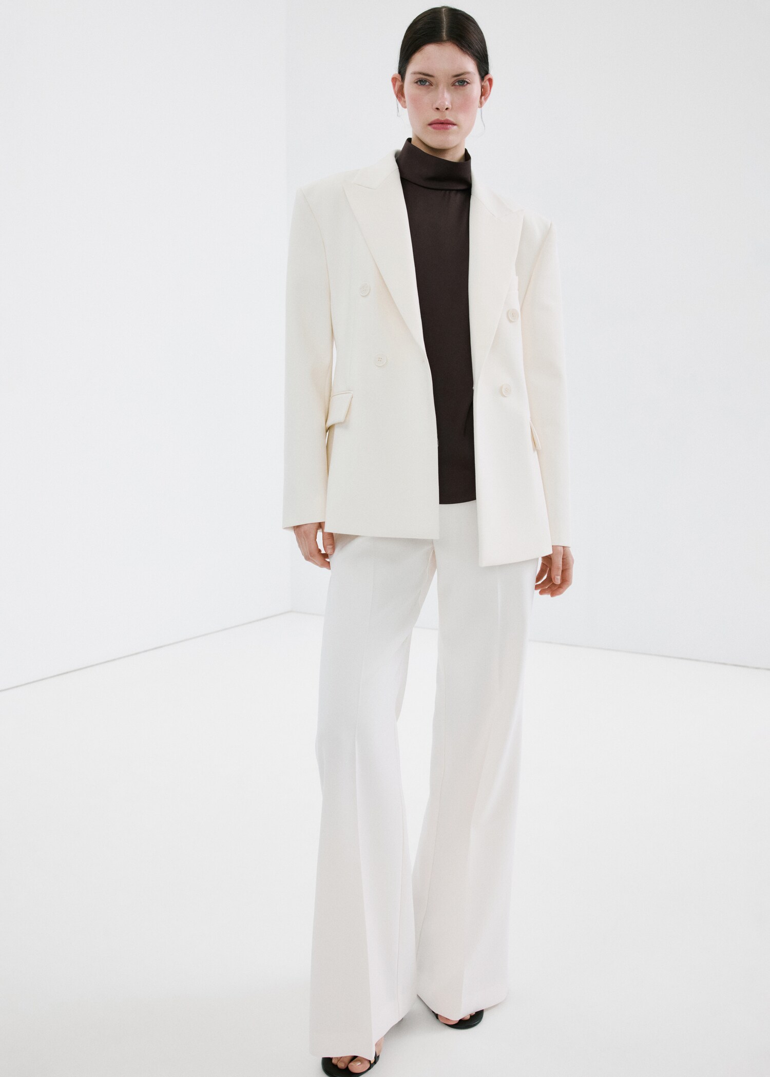 Satijnen blouse met hoge kraag - Overzichtstekening