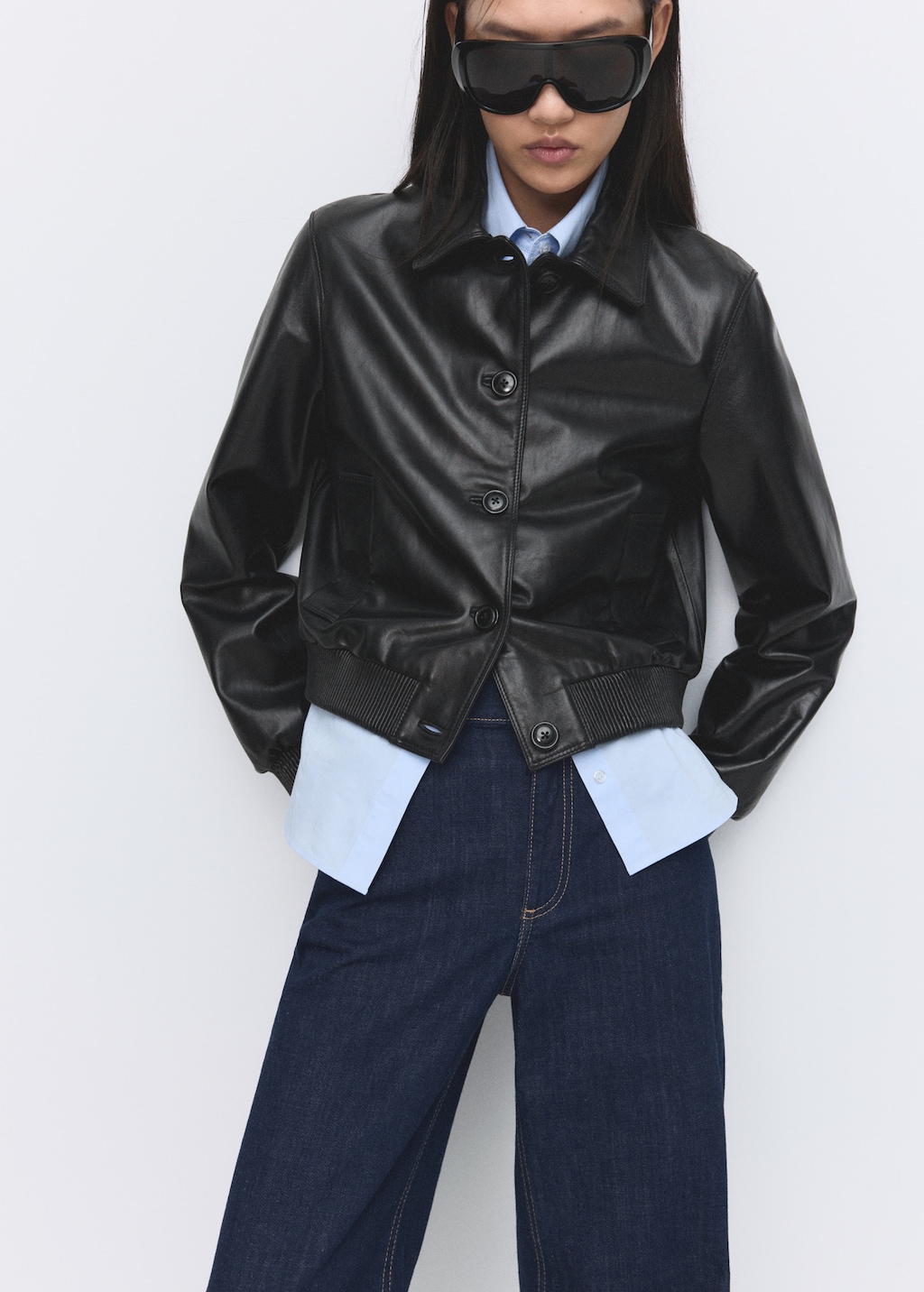 Low-rise wide-leg jeans