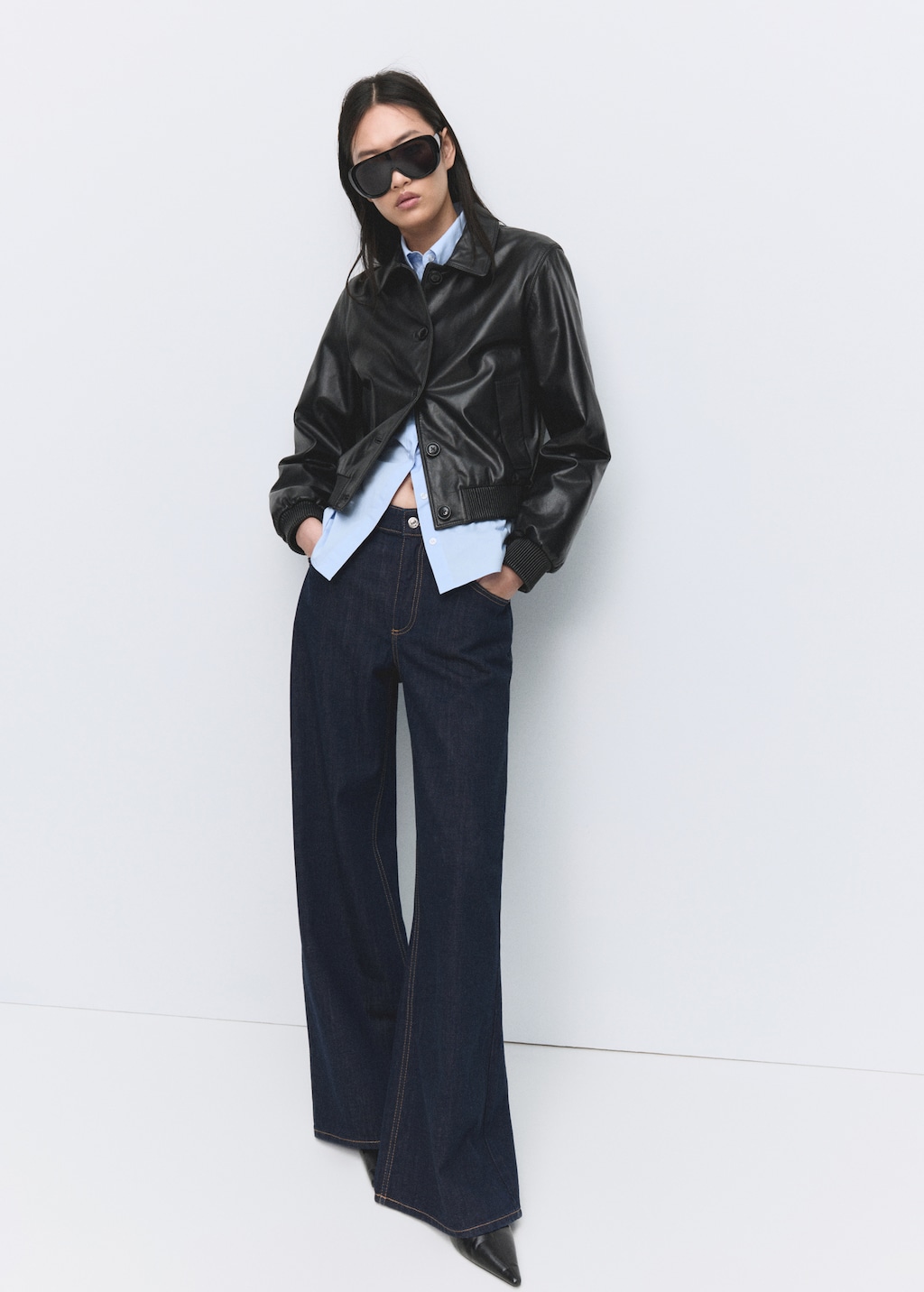 Low-rise wide-leg jeans