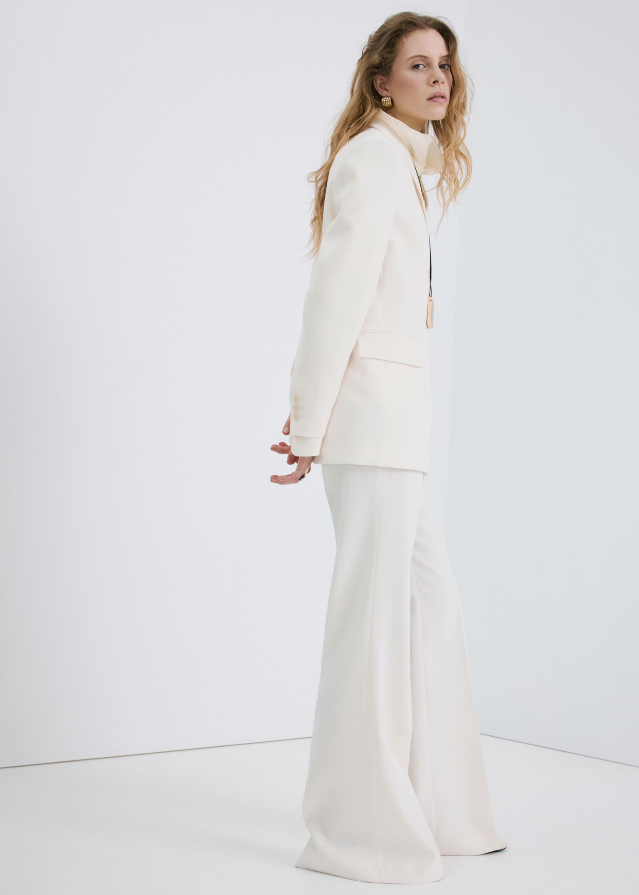 Pantalón traje tiro alto - Detalle del artículo 4, Vainilla. Ref: 27041320-01.