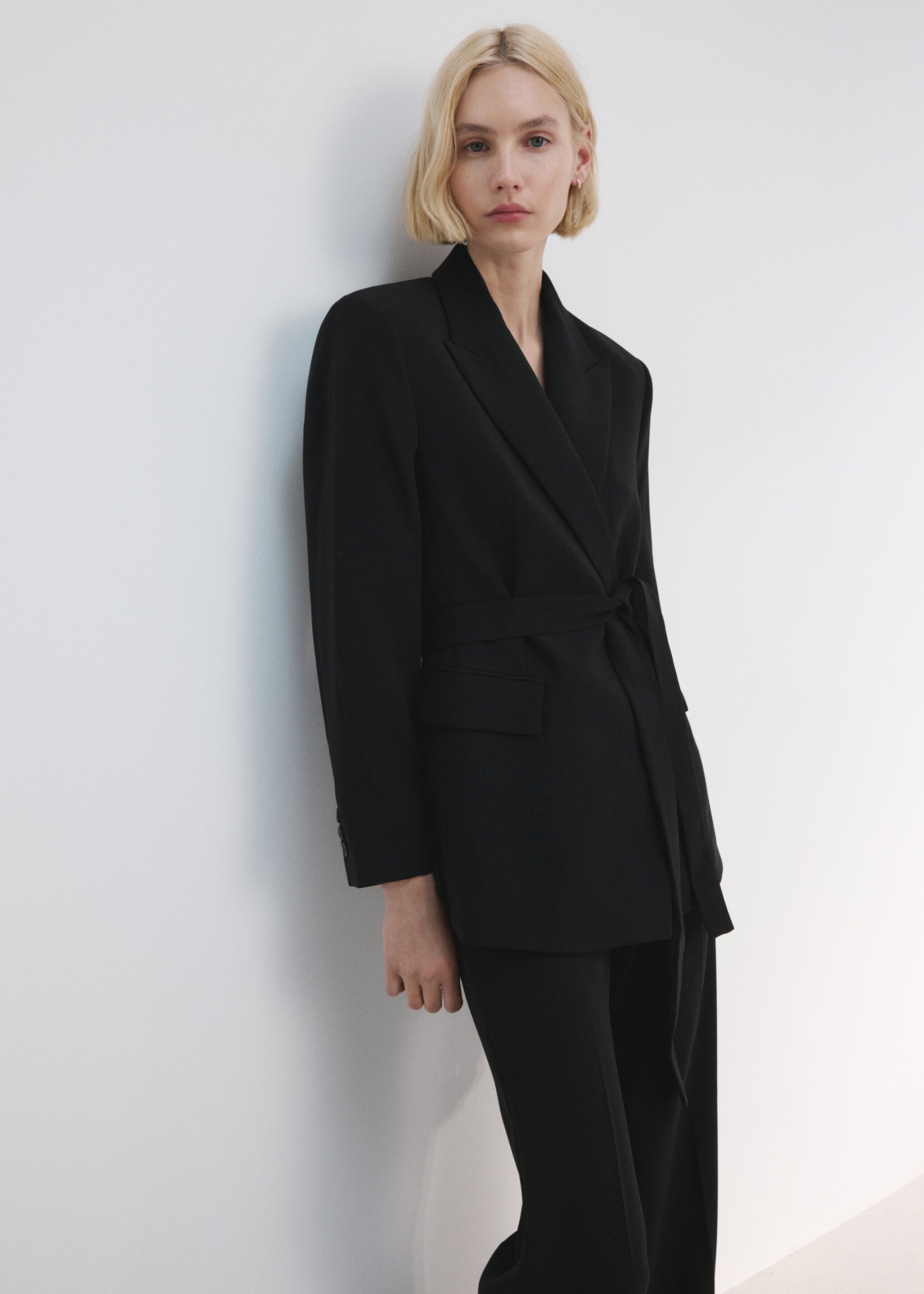 High-waist suits trousers - Details of the article 1, Black. Ref: 27041320-01.