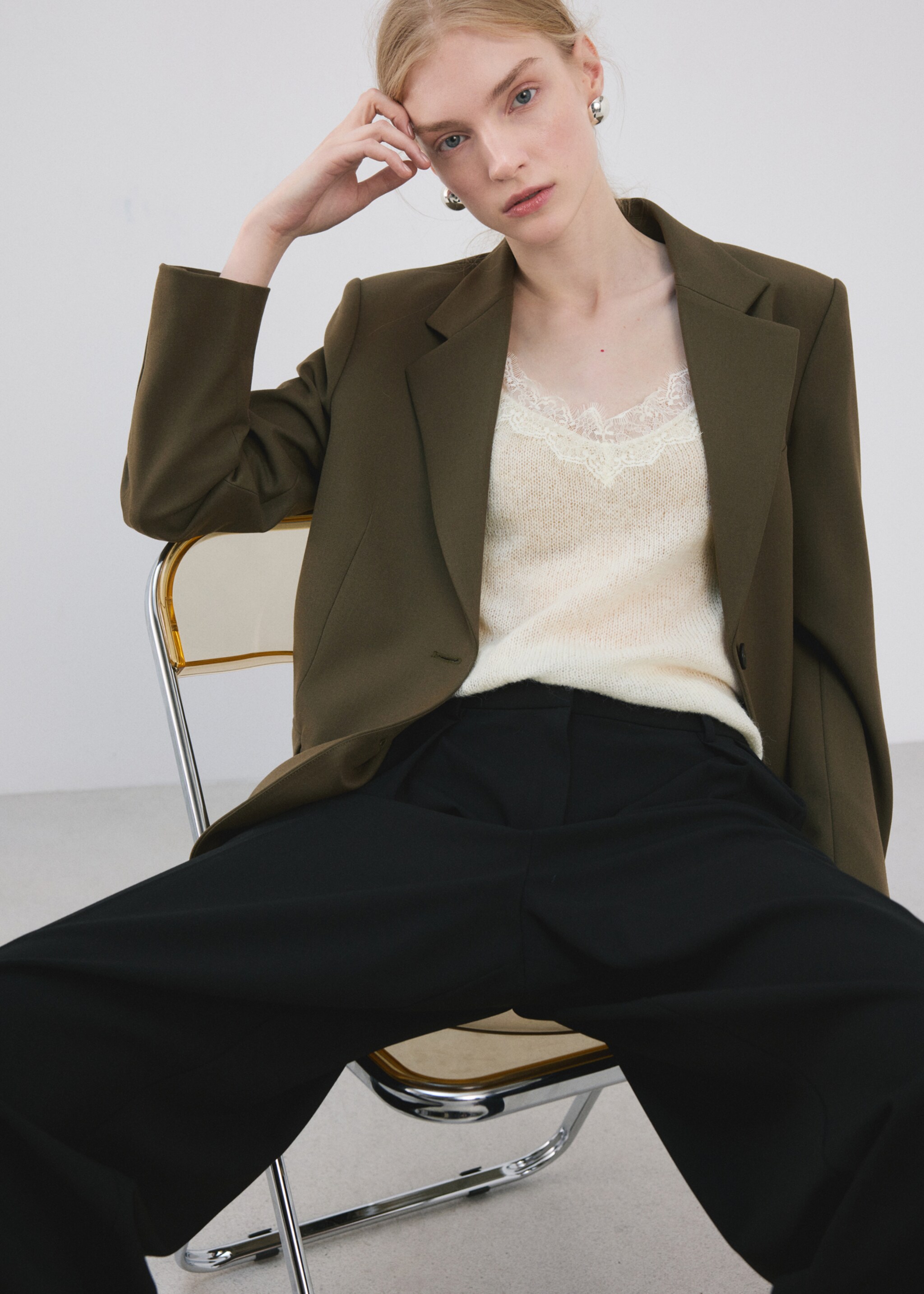 توب دانتيل برقبة - تفاصيل المنتج 2, بيج فاتح. Ref: 27044097-01.