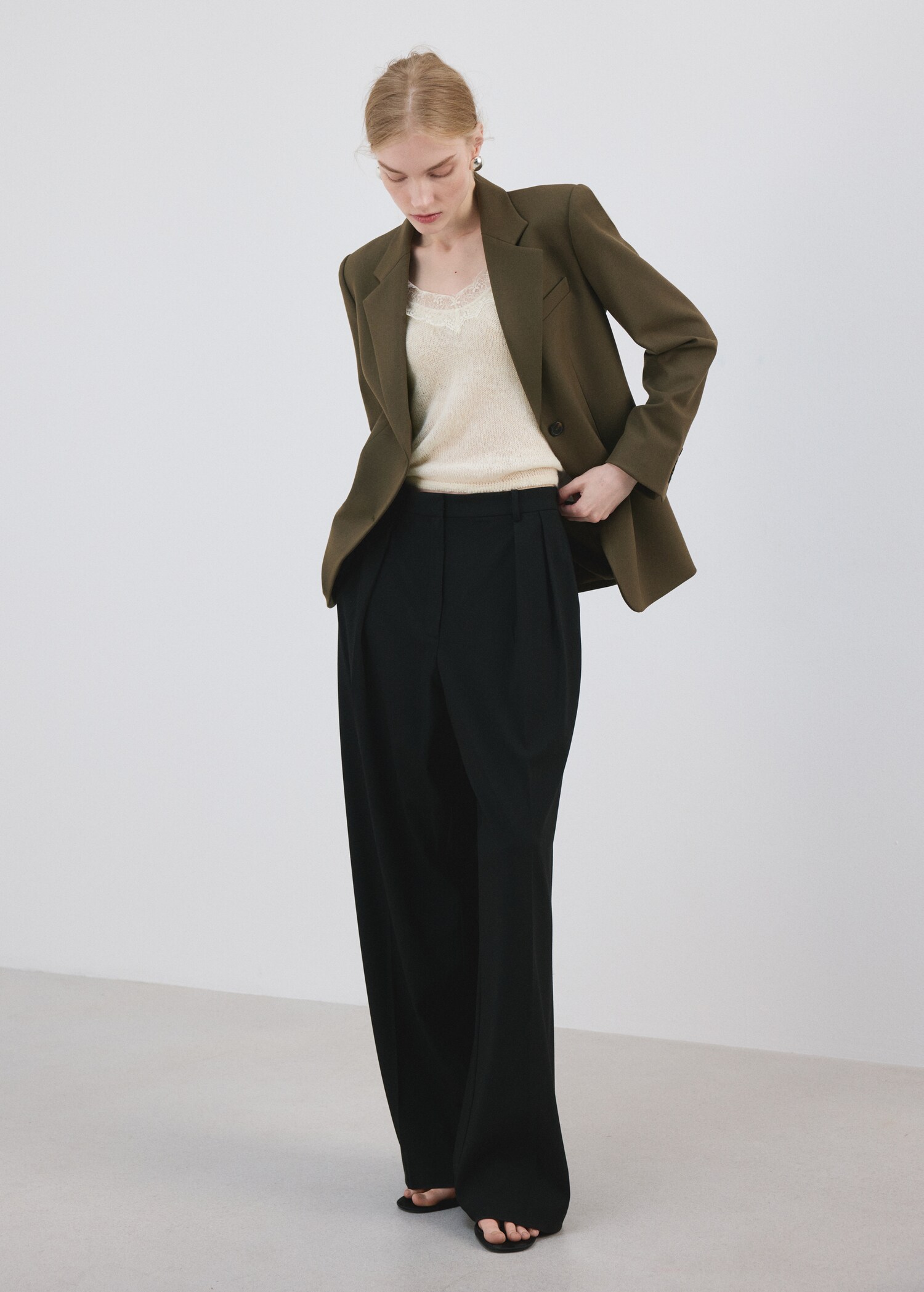 توب دانتيل برقبة - رؤية عامة