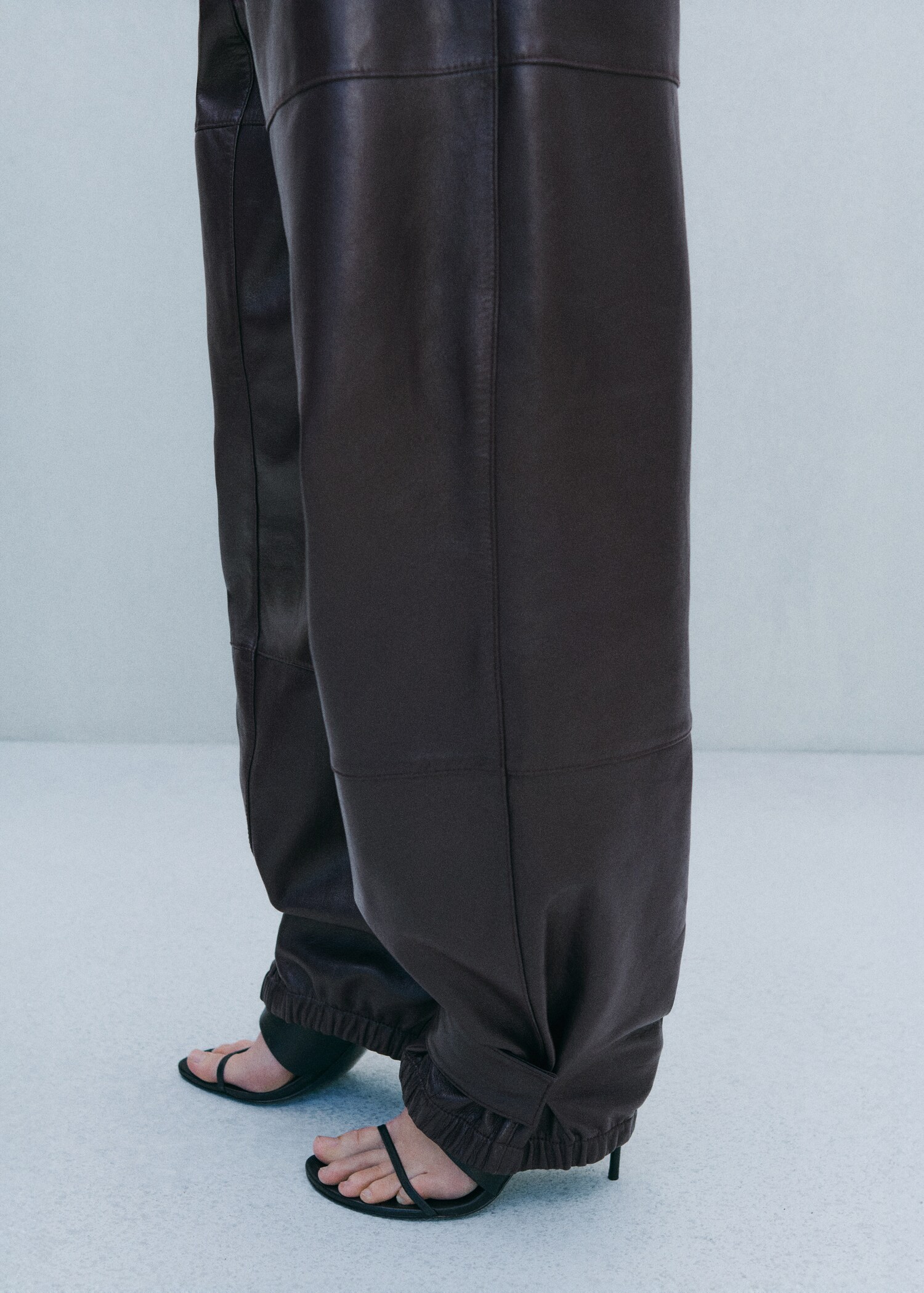 Buttoned hem leather trousers - Medium plane