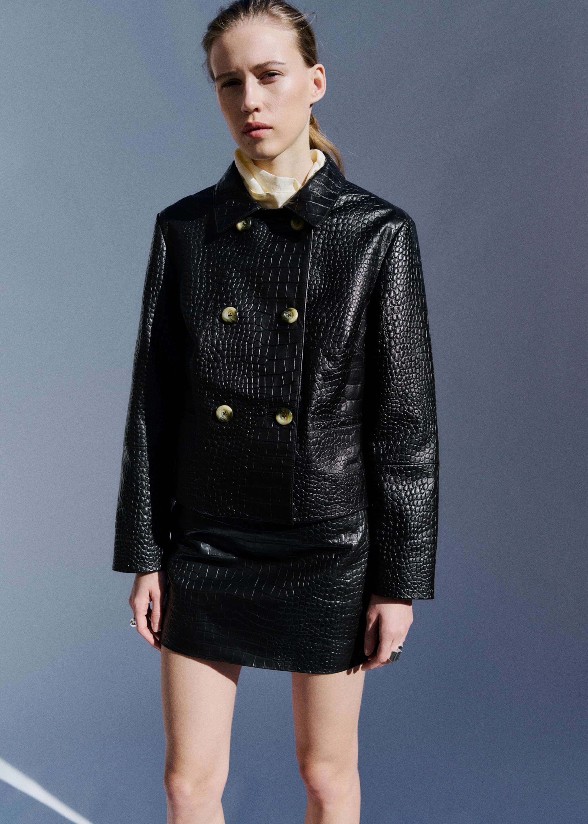 Leather miniskirt with crocodile effect - Medium plane, Black. Ref: 27044773-04.