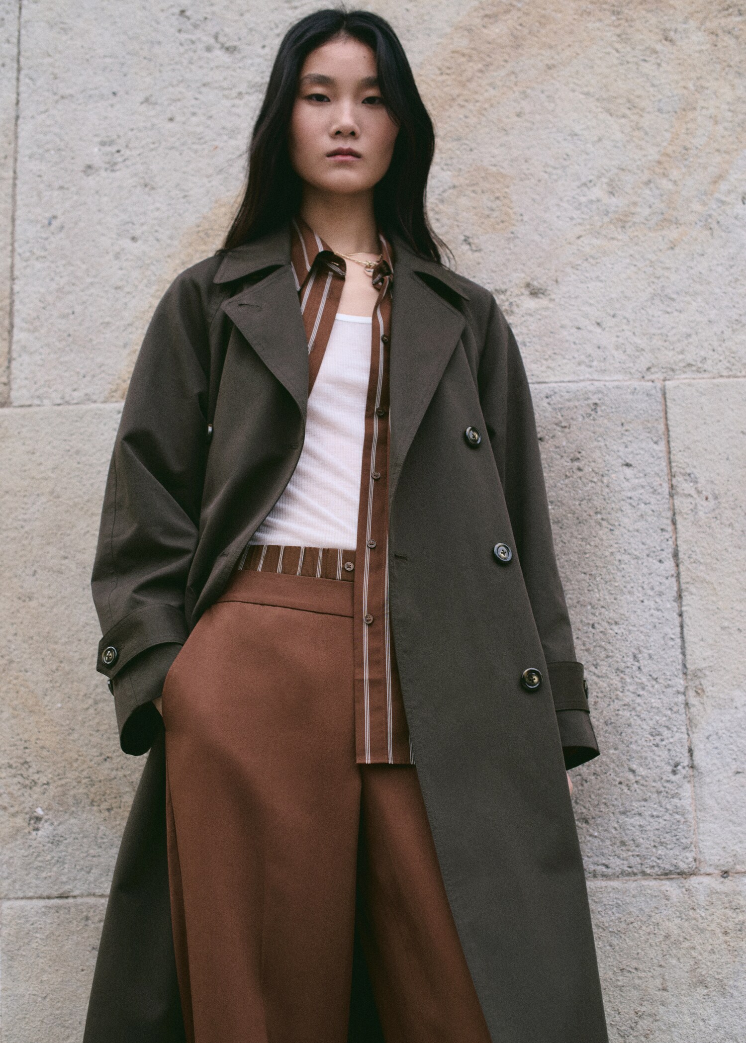 Μακριά καμπαρντίνα σταυρωκουμπωτή - Μεσαίο πλάνο