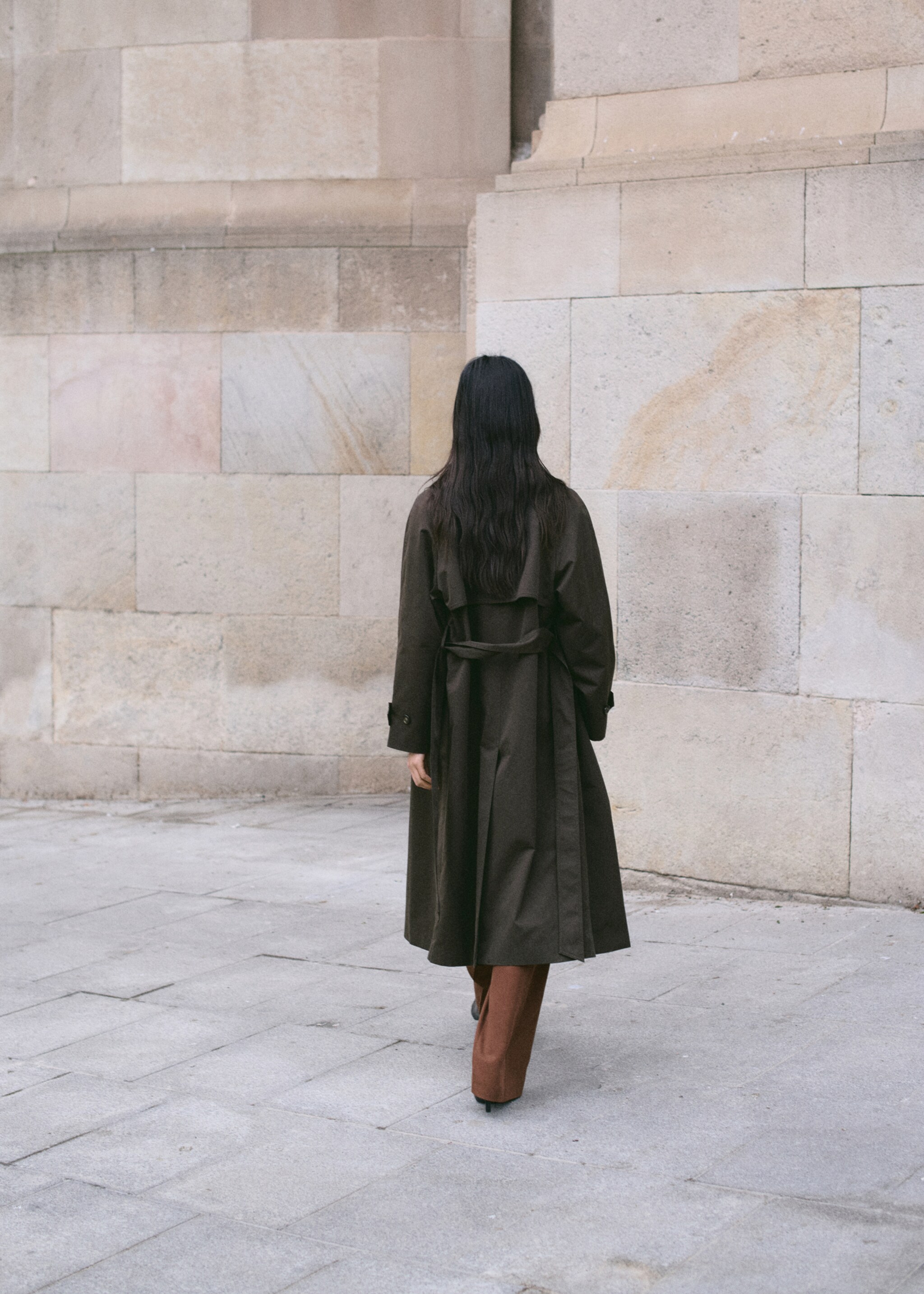 Long double-breasted trench coat - Reverse of the article, Chocolate. Ref: 27044774-01.