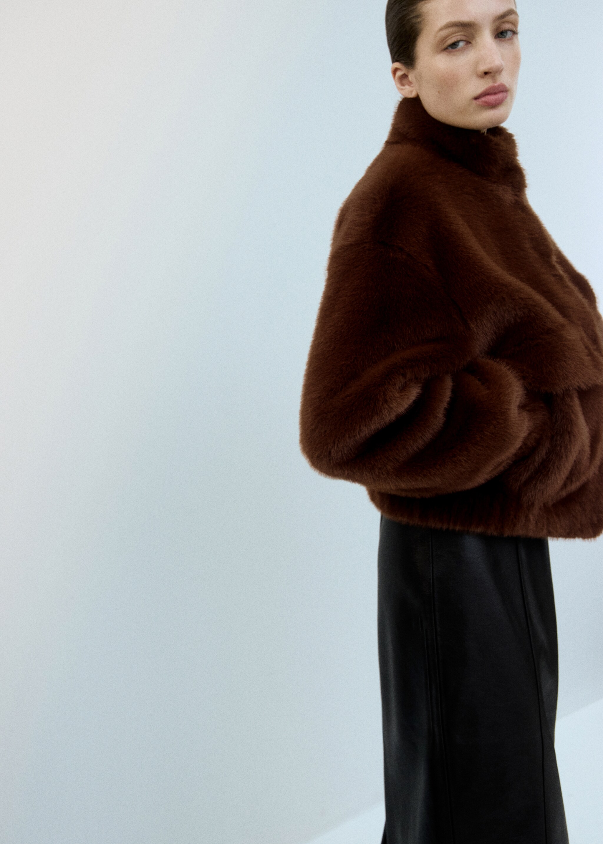 Faux-fur jacket with pockets - Details of the article 2, Brown. Ref: 27051241-02.