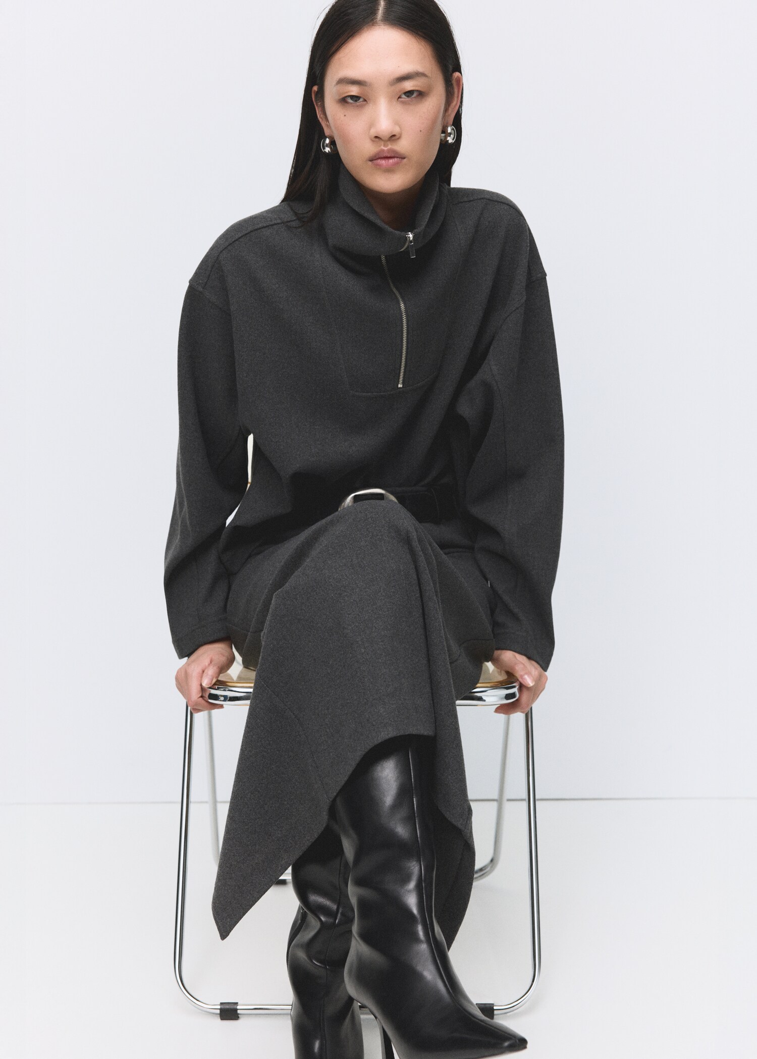 Turtleneck sweatshirt with zip - Details of the article 2