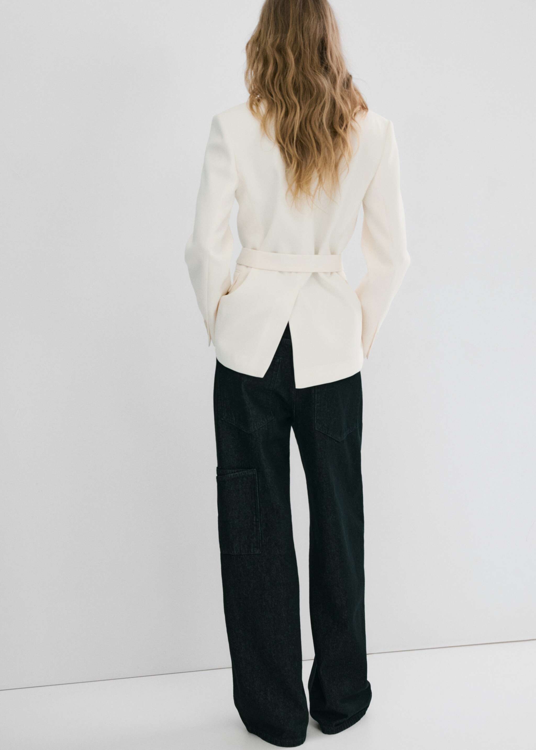 Blazer traje cinturón - Reverso del artículo, Vainilla. Ref: 27051320-01.