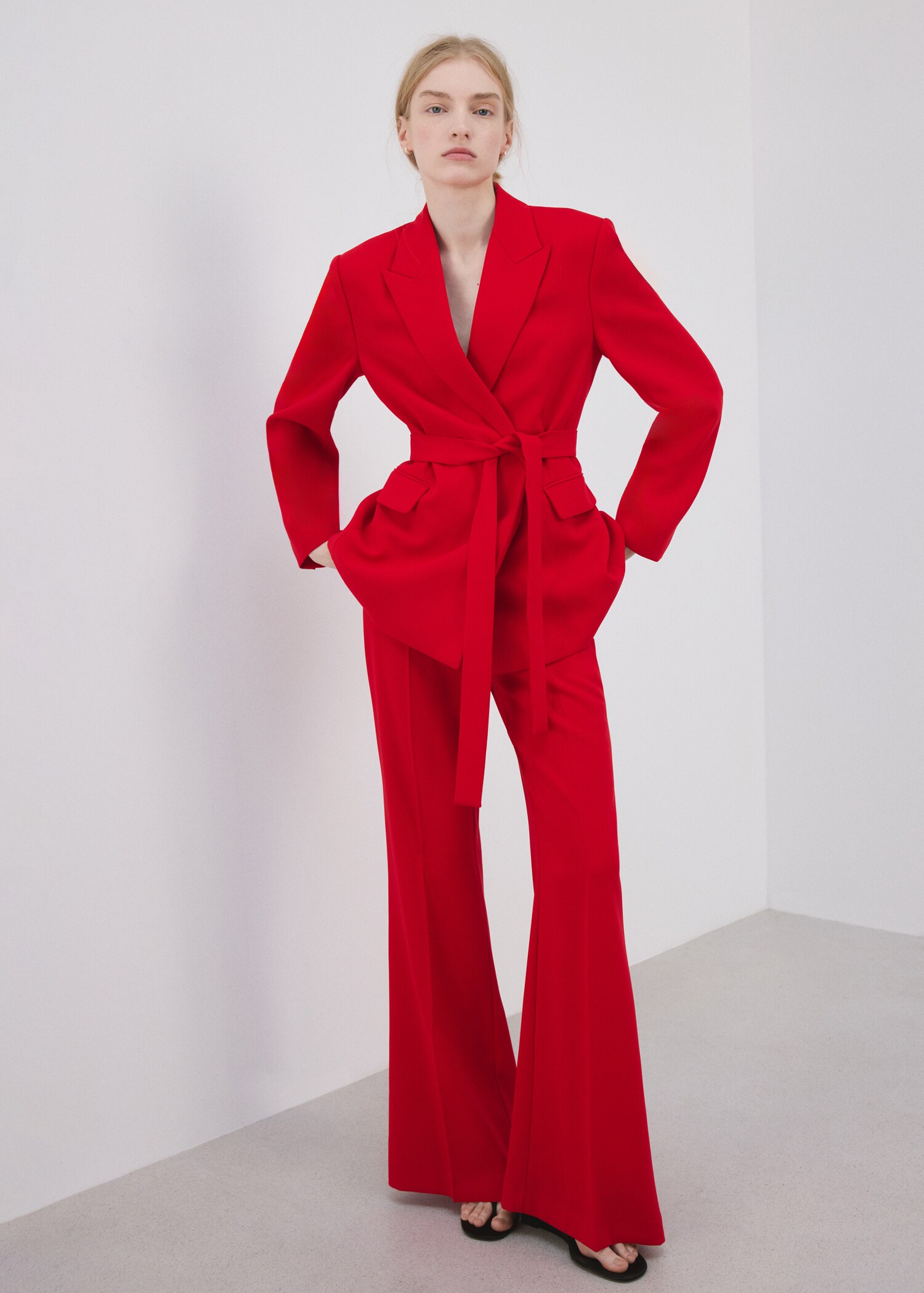 Suit jacket with scarf - General plane