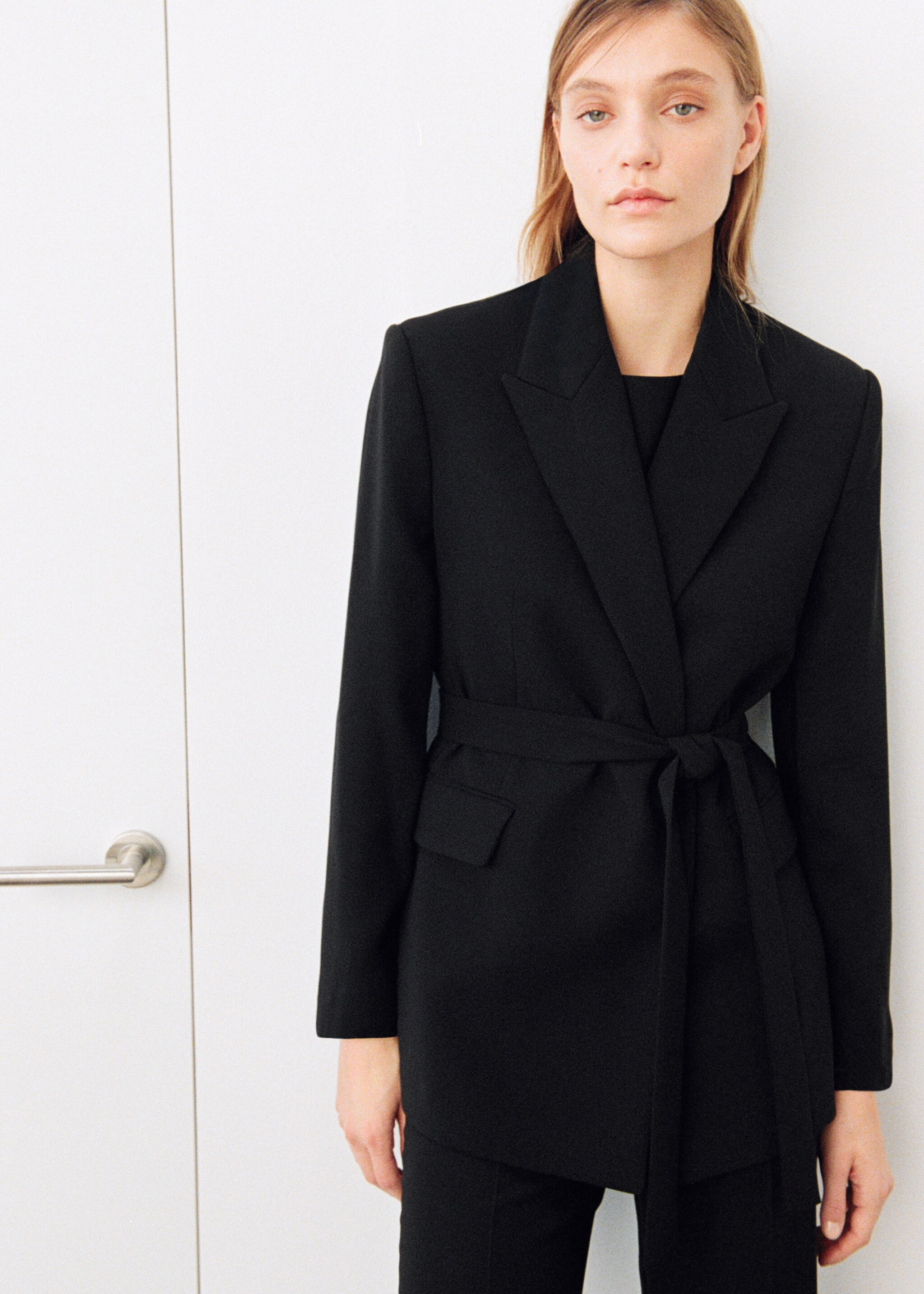 Blazer de costume foulard - Plan moyen, Noir. Ref: 27051320-01.