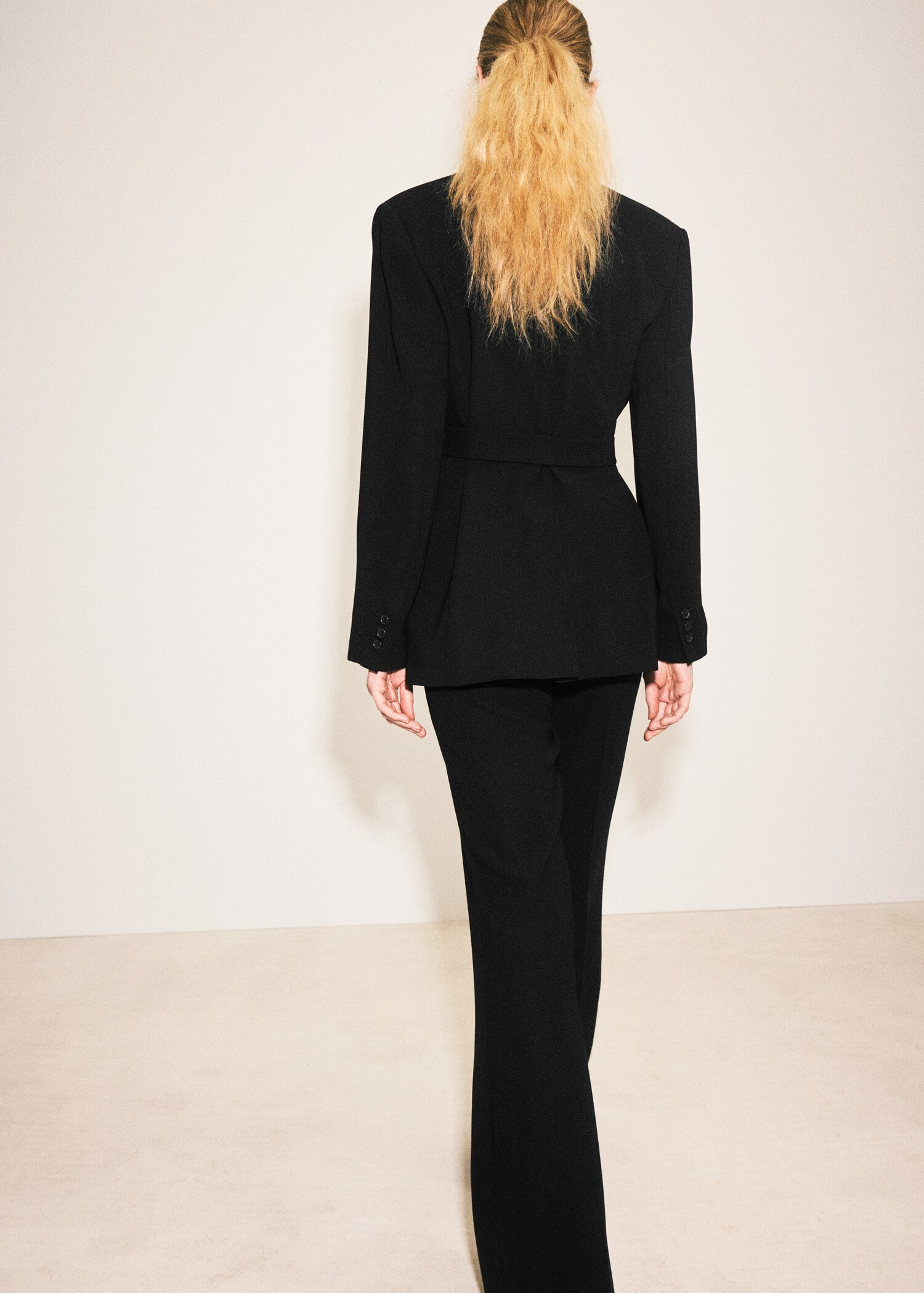 Blazer traje cinturón - Reverso del artículo