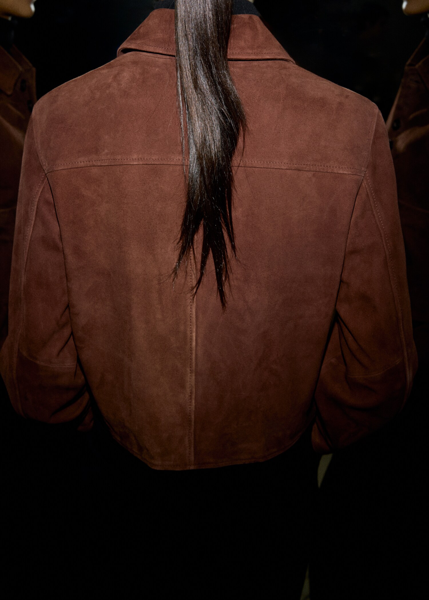 Suede jacket with buttons - Reverse of the article