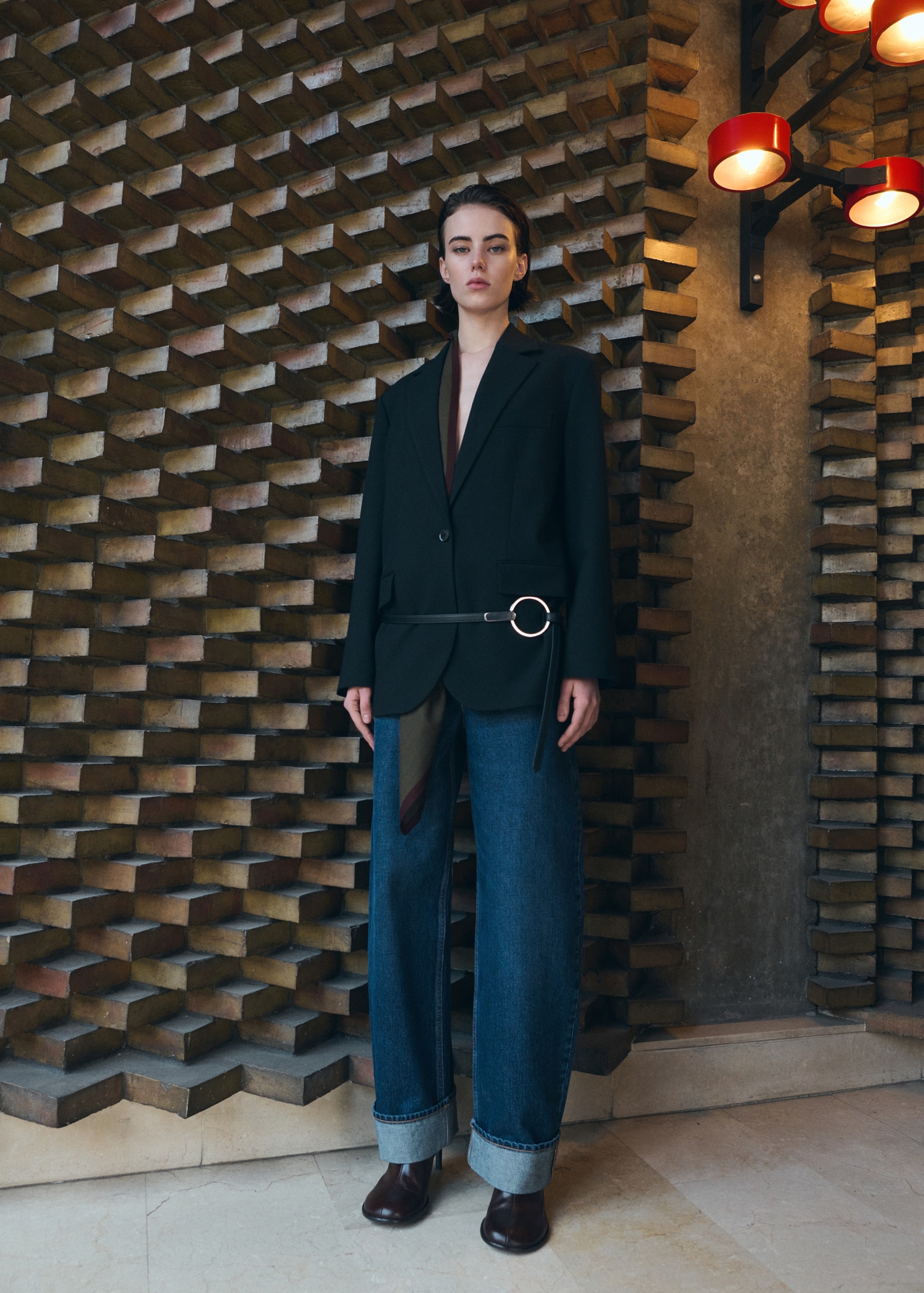 Balloon jeans with rolled-up hem - General plane