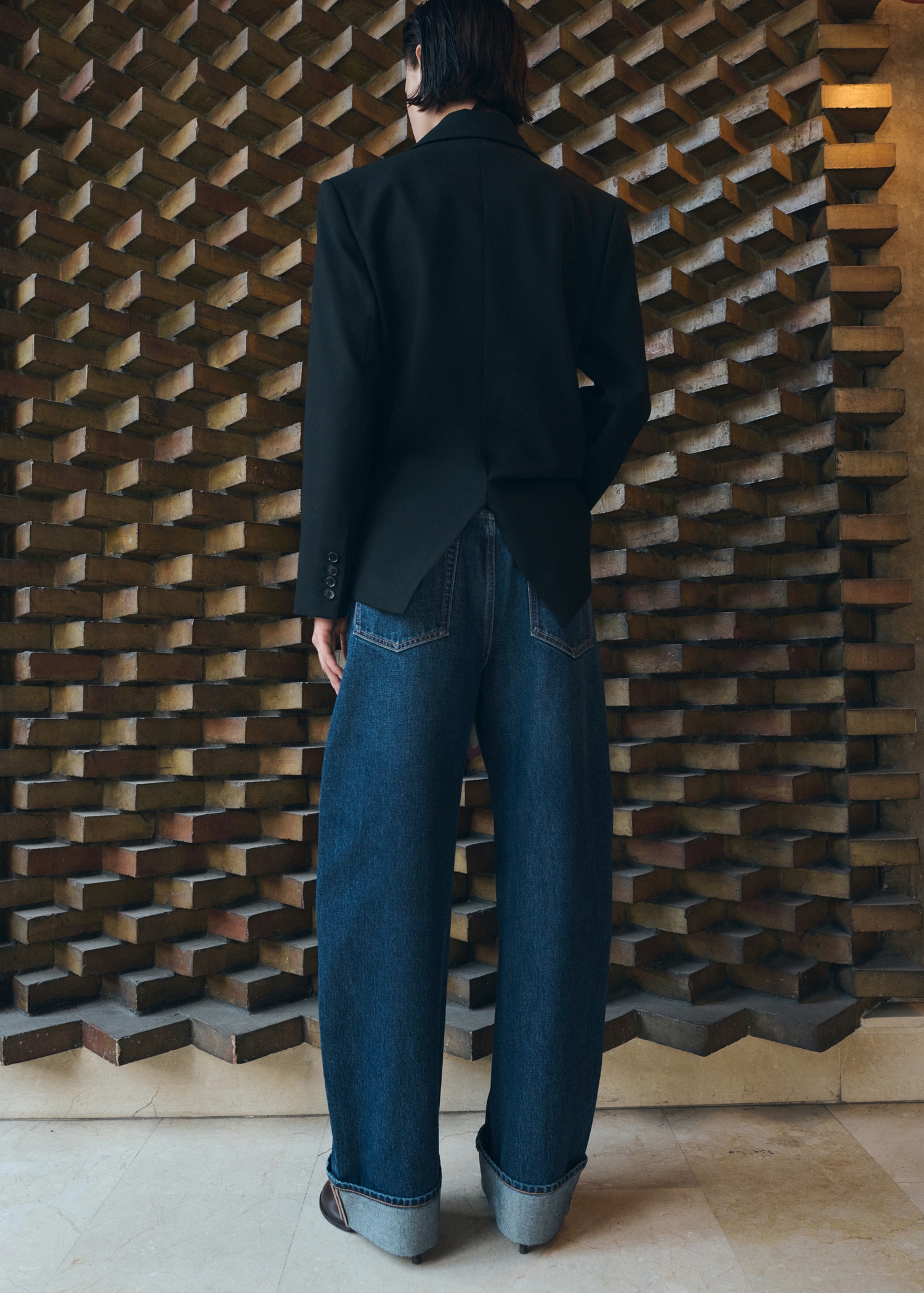 Balloon jeans with rolled-up hem - Reverse of the article