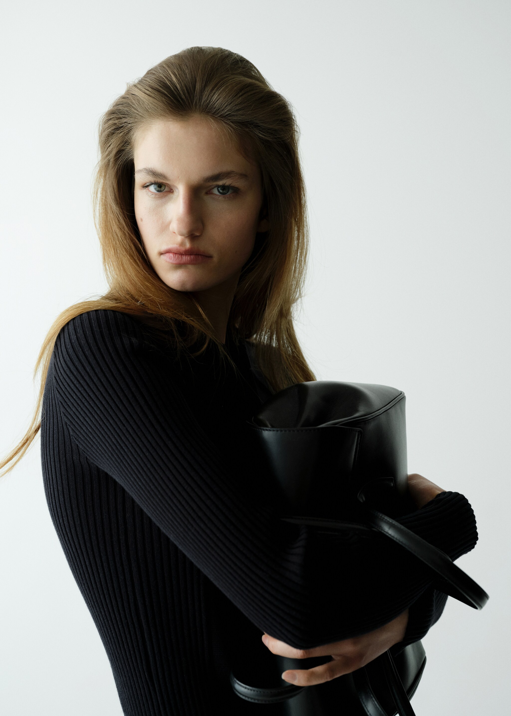 Cardigan rajut dengan kantong - Rincian barang 1, Hitam. Ref: 27054087-03.