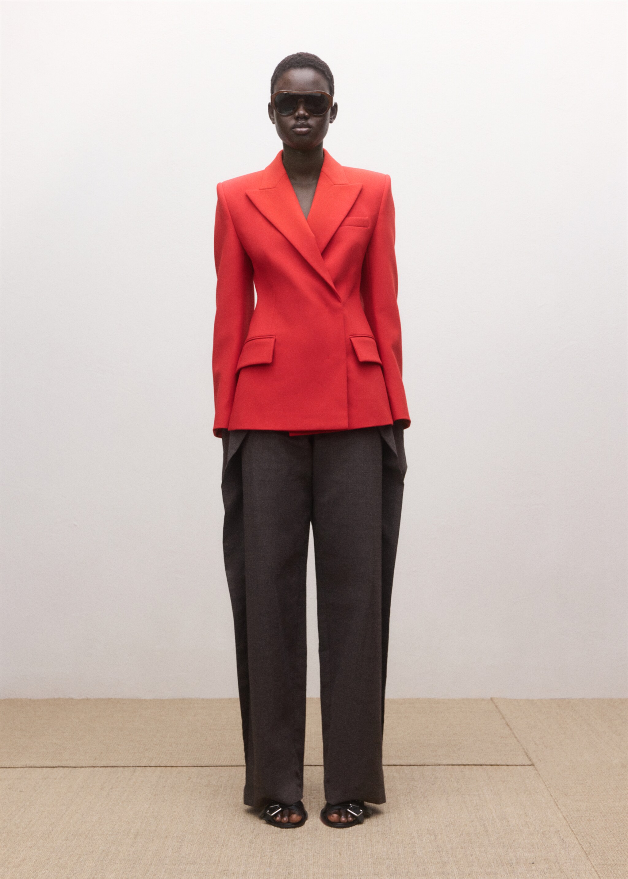 Taillierter Doppelreiher-Blazer - Allgemeine Ansicht, Rot. Ref: 27054101-01.