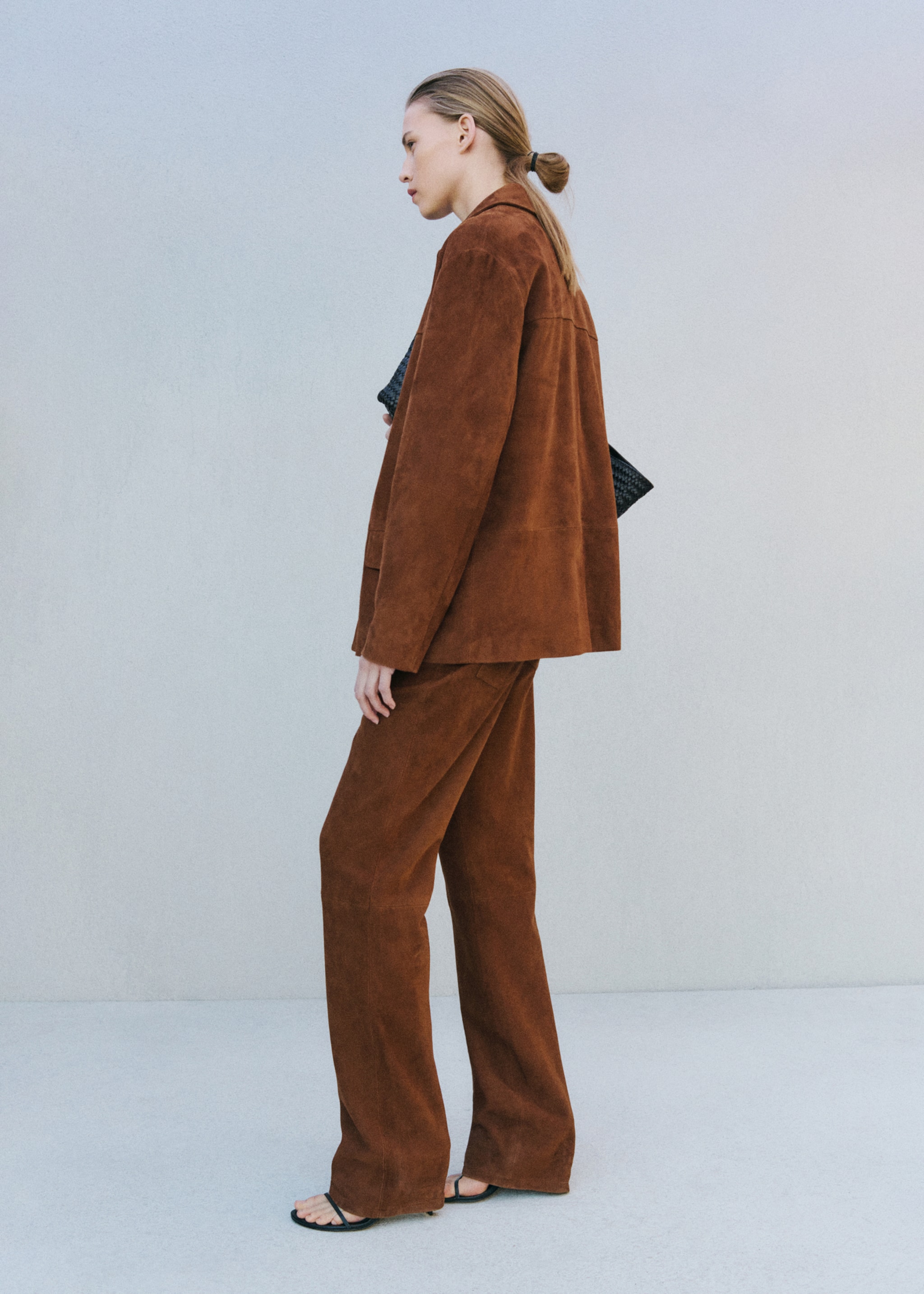 Straight blazer with front stitching - Details of the article 9, Tobacco Brown. Ref: 27054432-03.