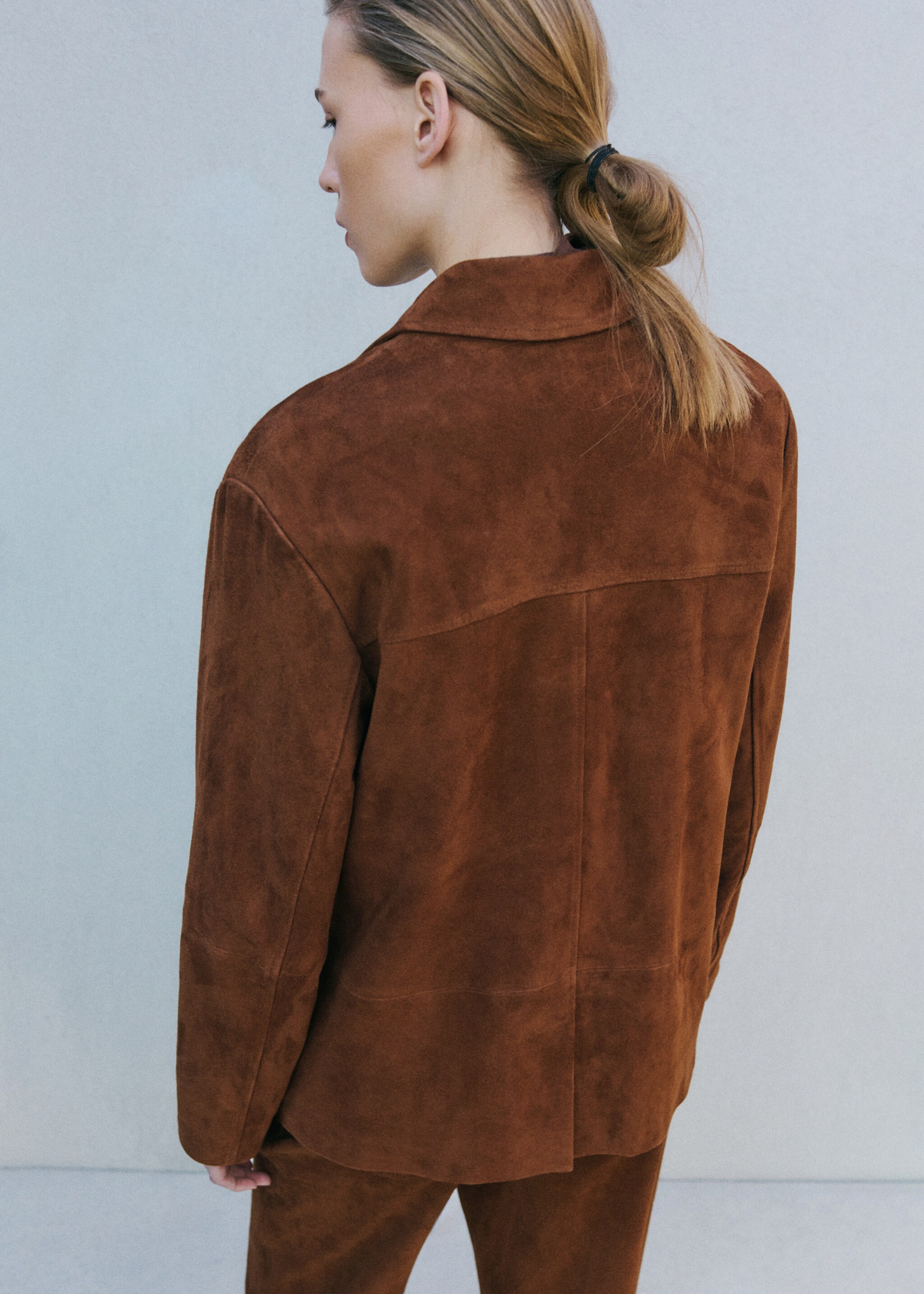 Straight blazer with front stitching - Reverse of the article, Tobacco Brown. Ref: 27054432-03.