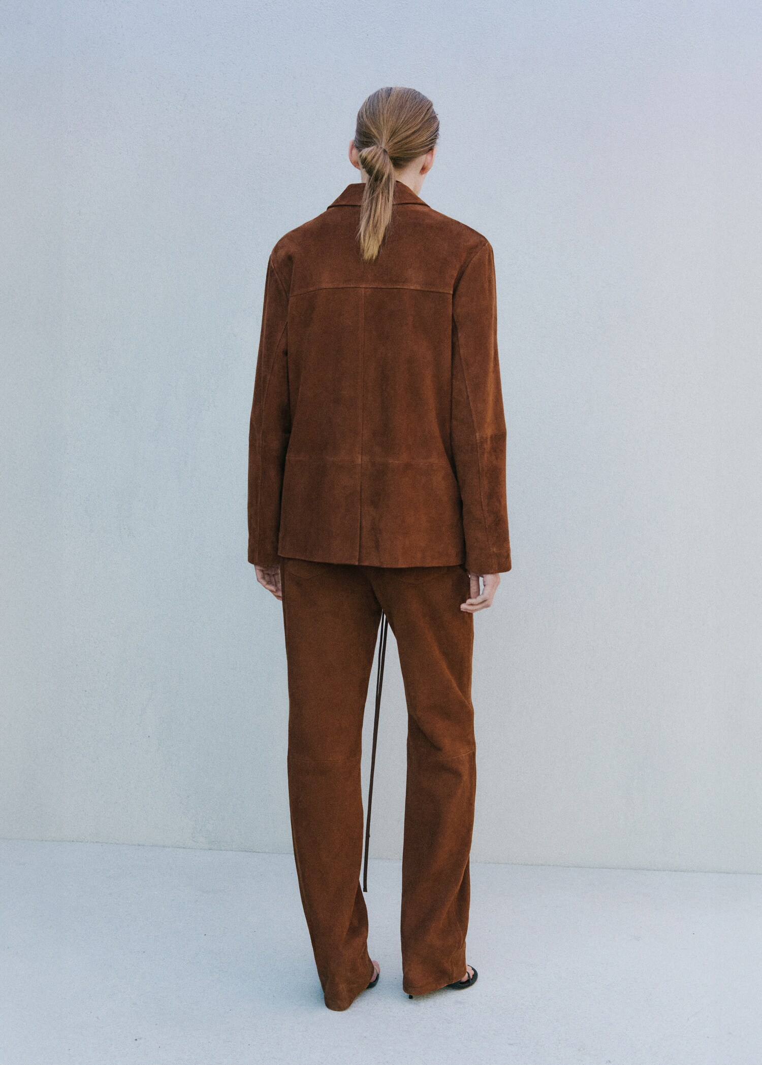 Straight-fit leather trousers - Reverse of the article