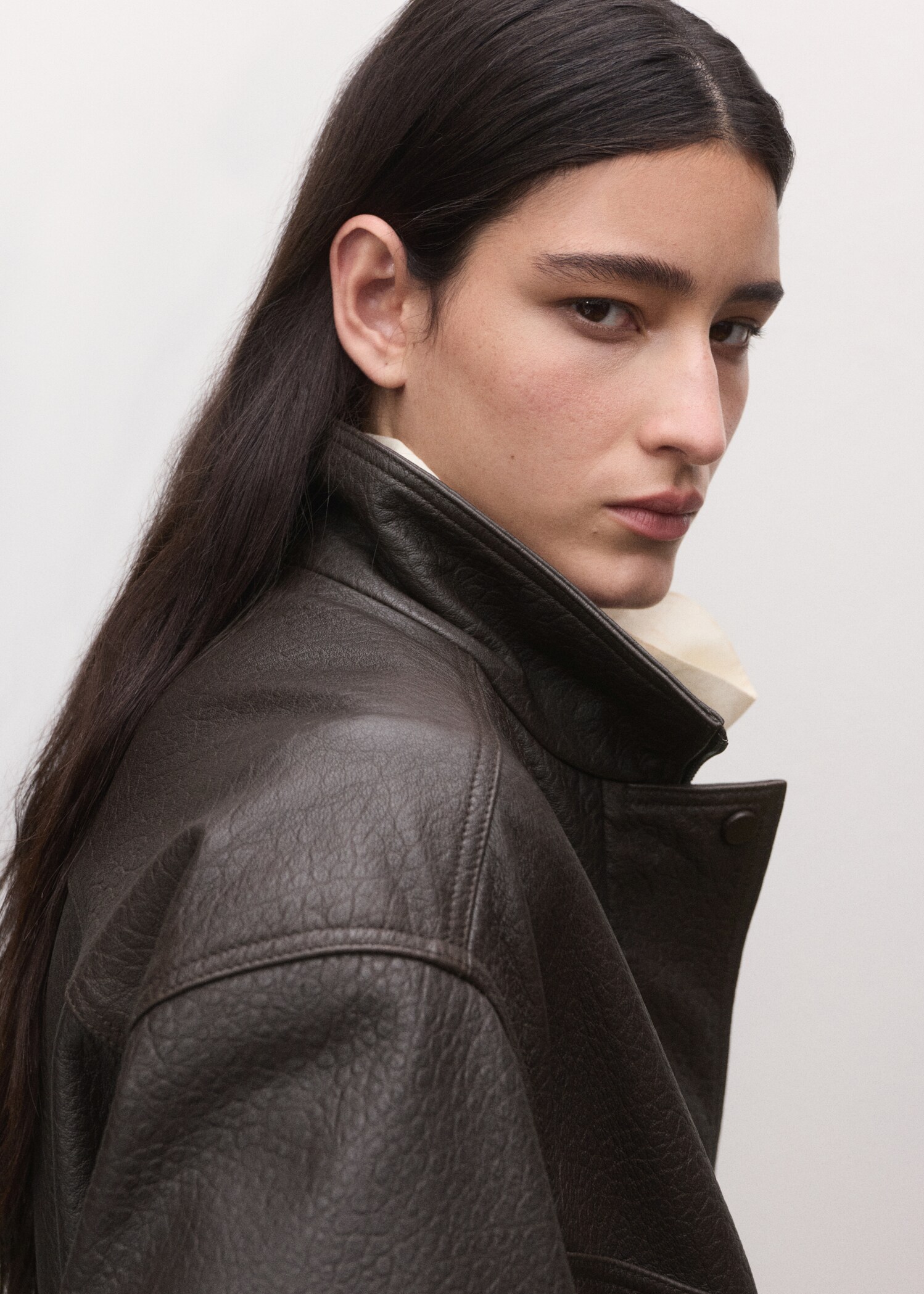 100% leather oversized funnel neck jacket - Details of the article 1