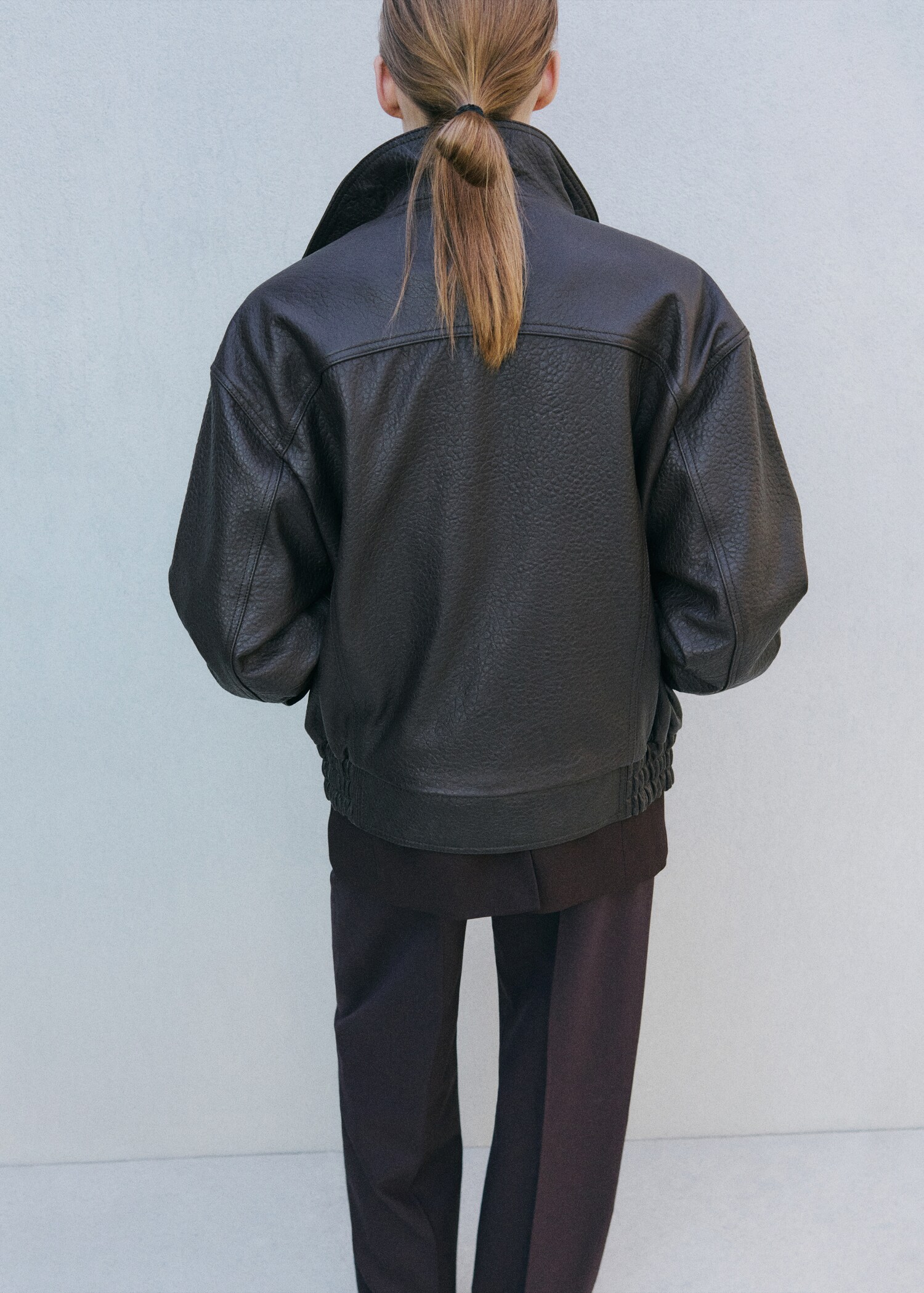 Oversized leather jacket - Reverse of the article
