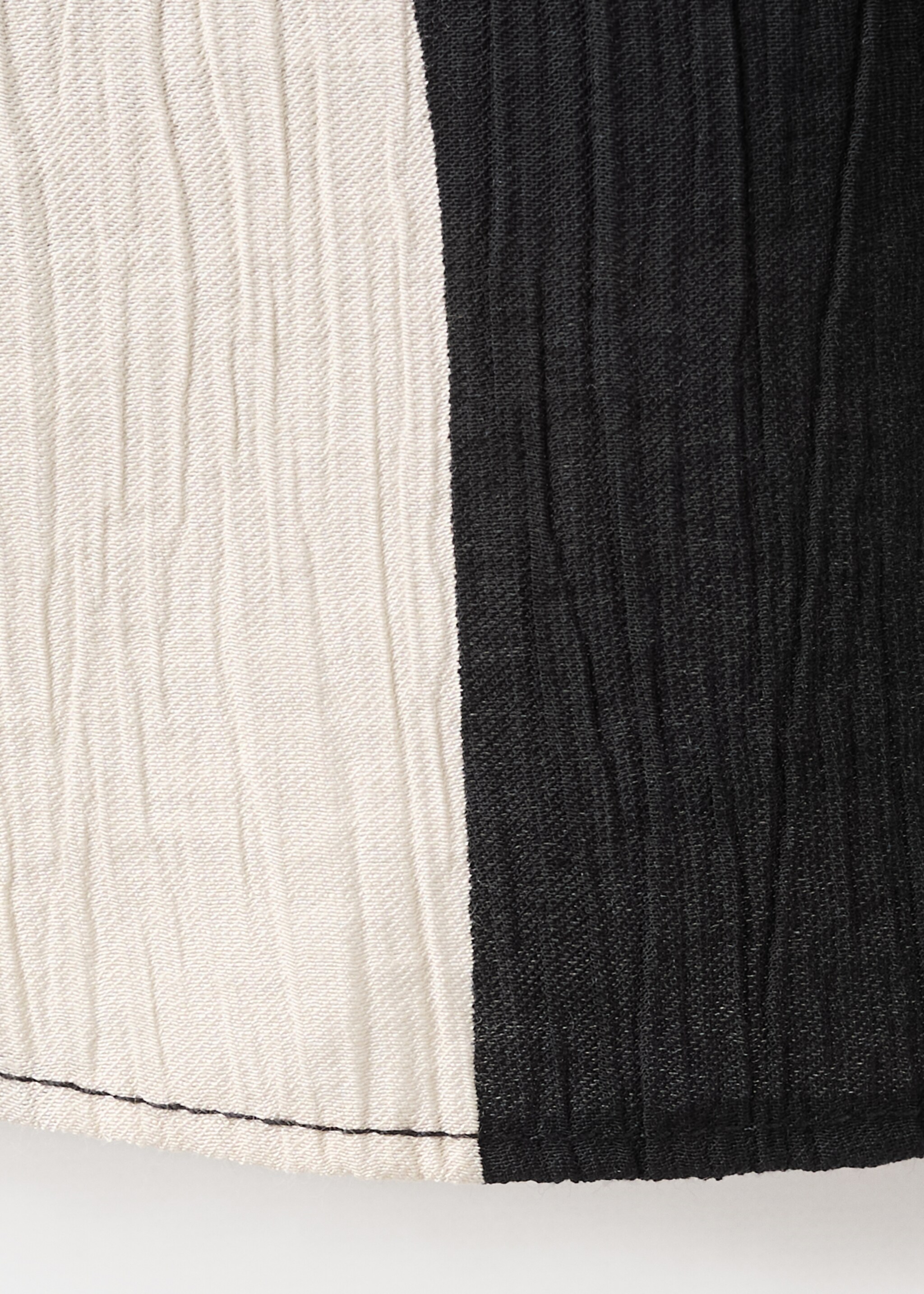 Top crop estampado - Detalle del artículo 9, Negro. Ref: 27055833-01.