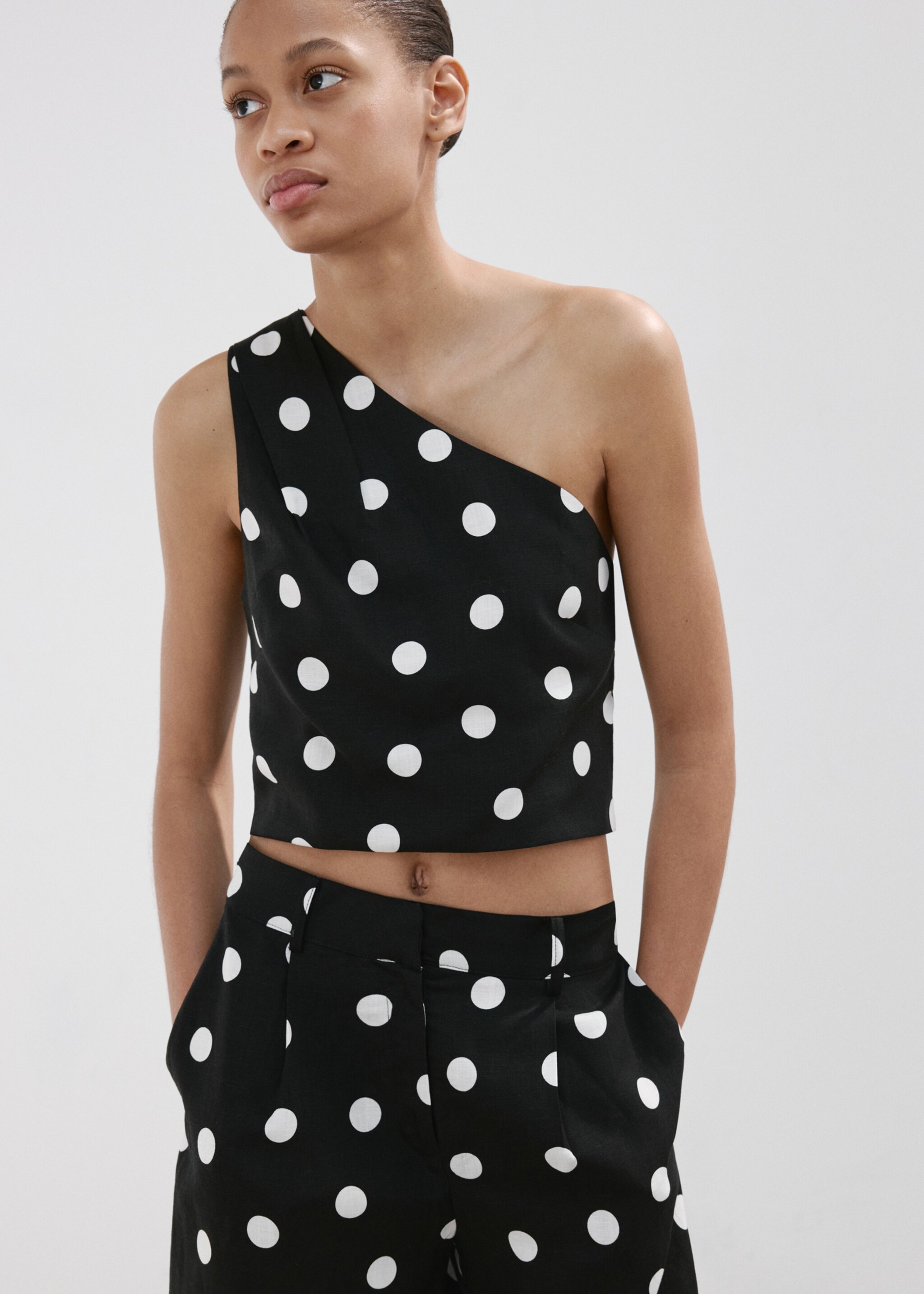 Asymmetric polka dot top - Details of the article 1, Black. Ref: 27057153-01.