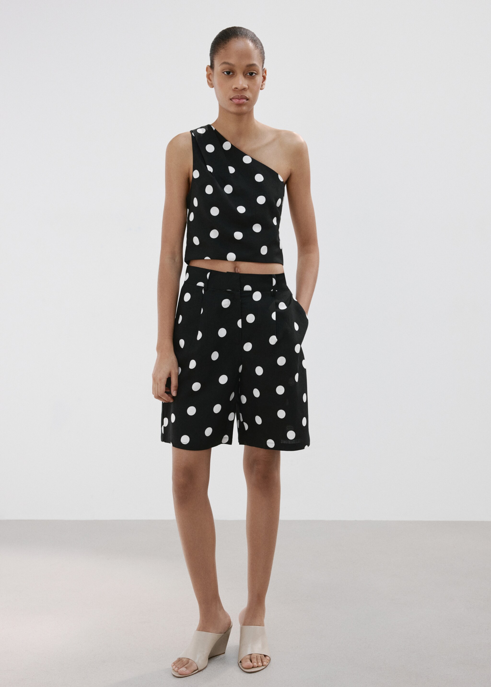 Asymmetrical polka-dot top - General plane, Black. Ref: 27057153-01.
