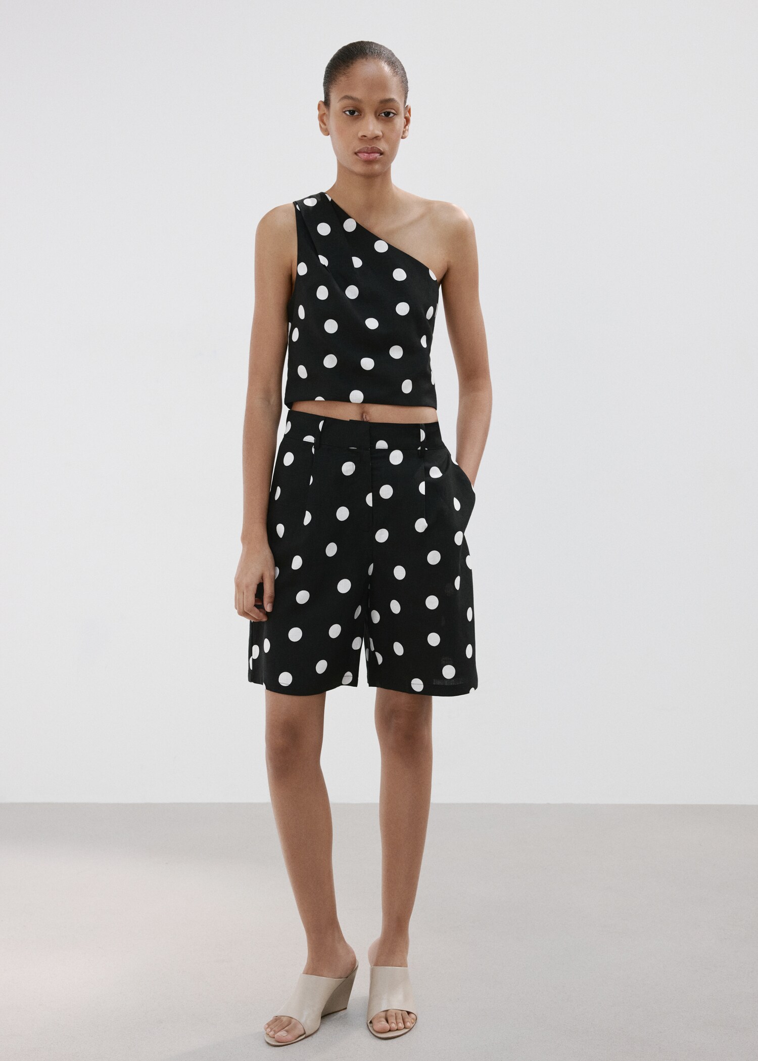 Asymmetrical polka-dot top - General plane