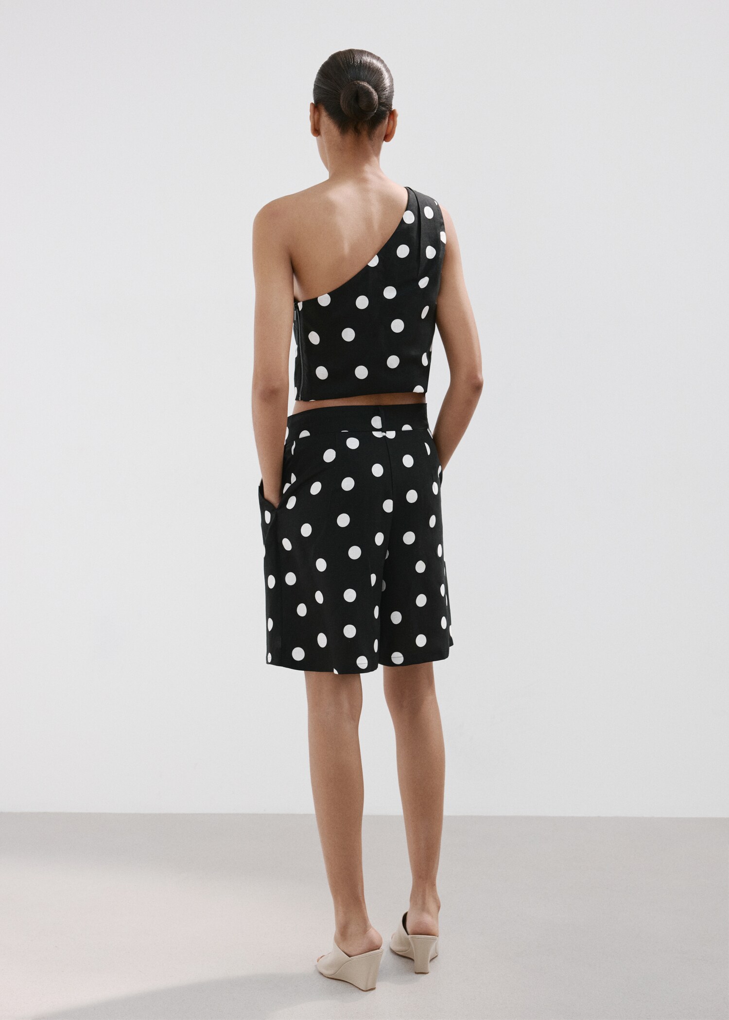 Asymmetric polka dot top - Reverse of the article