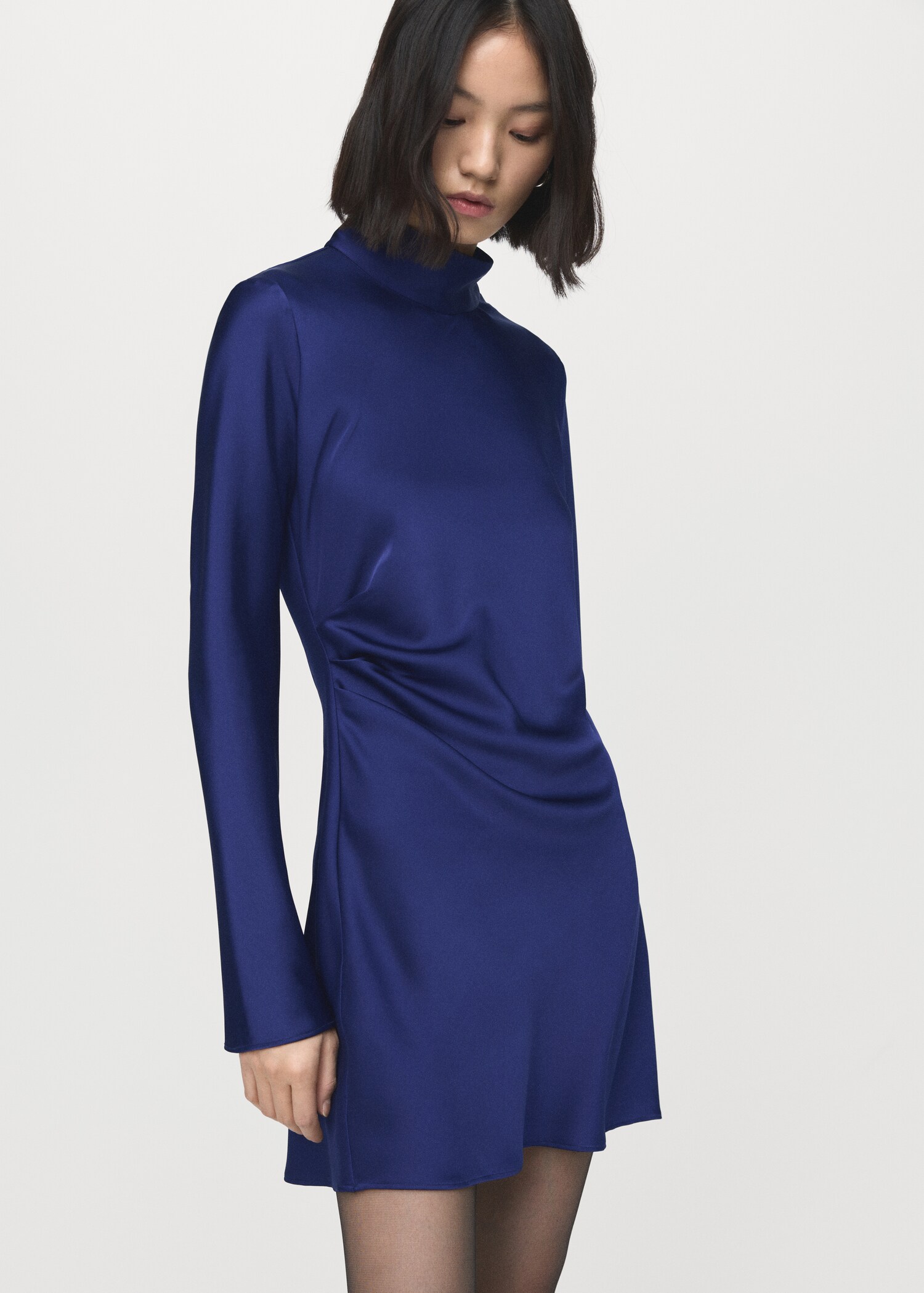 Satin high-neck dress - Medium plane