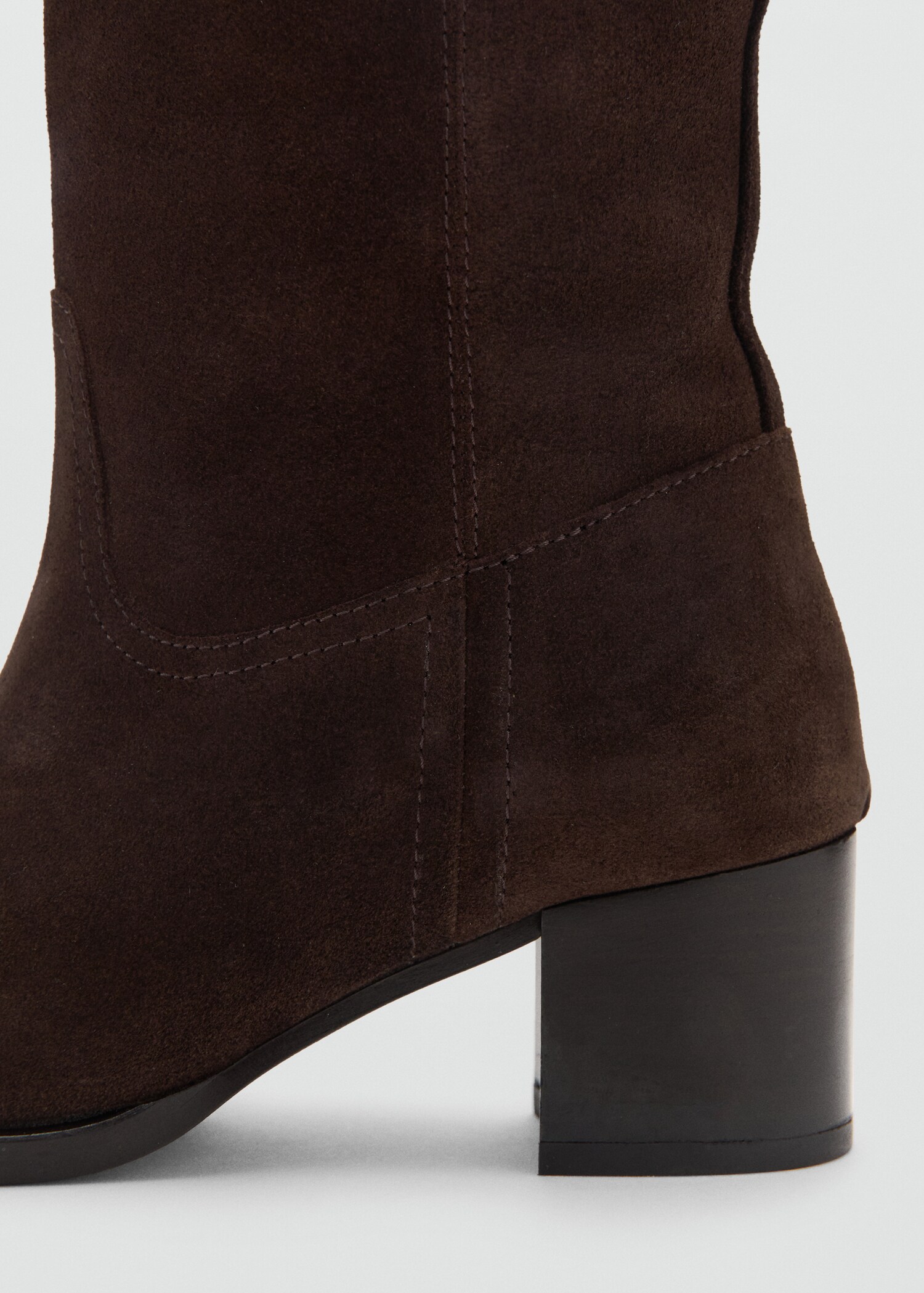 Heel suede boots - Details of the article 1