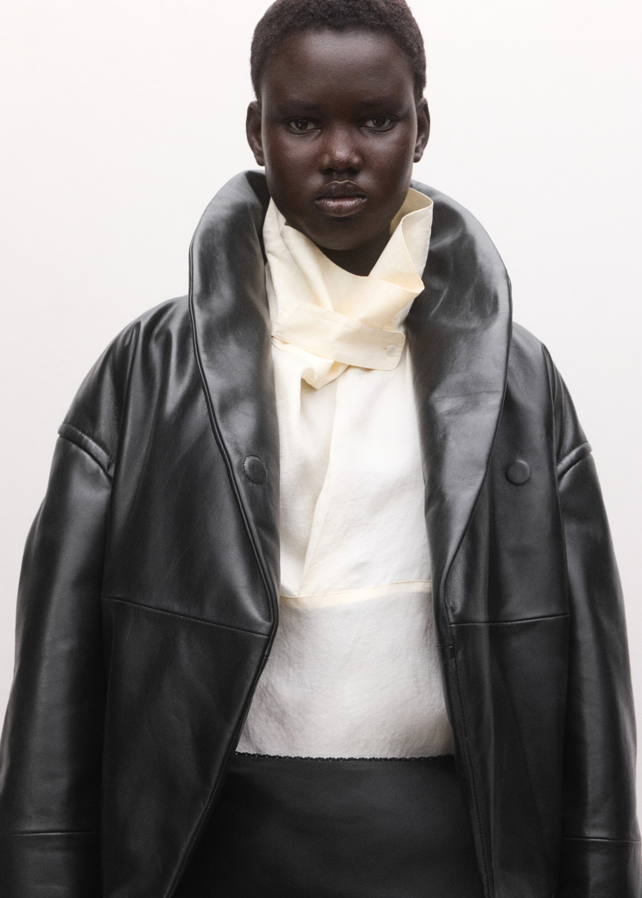 缎面不对称蕾丝迷你裙 - null, 黑色. Ref: 27063341-01.