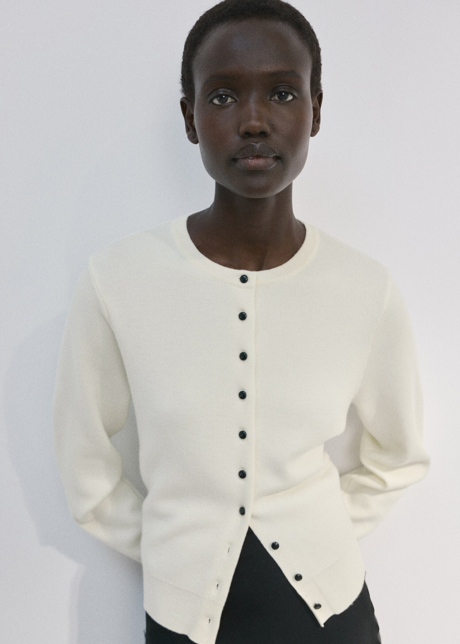 Knitted button cardigan - Medium plane