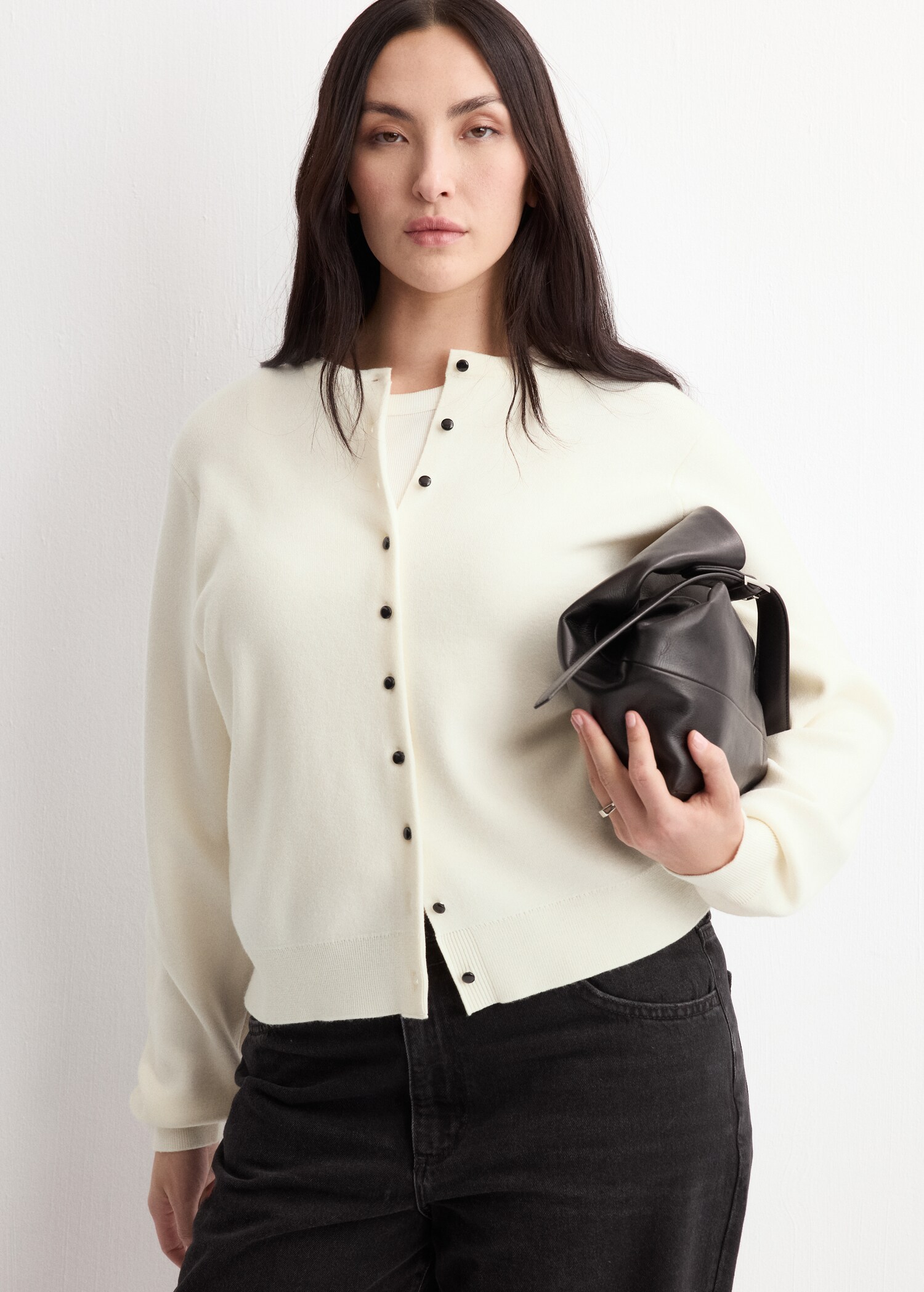 Knitted button cardigan - Details of the article 5