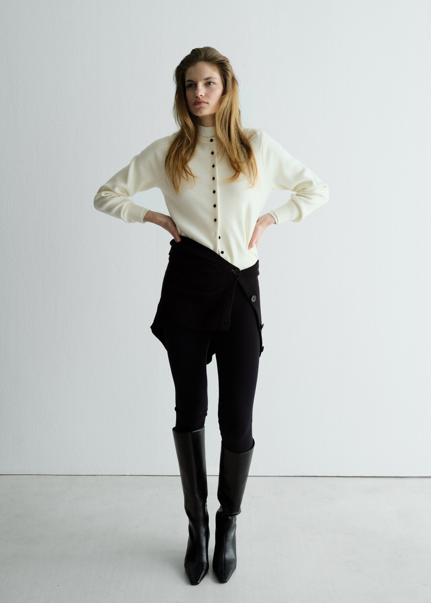 Knitted button cardigan - General plane