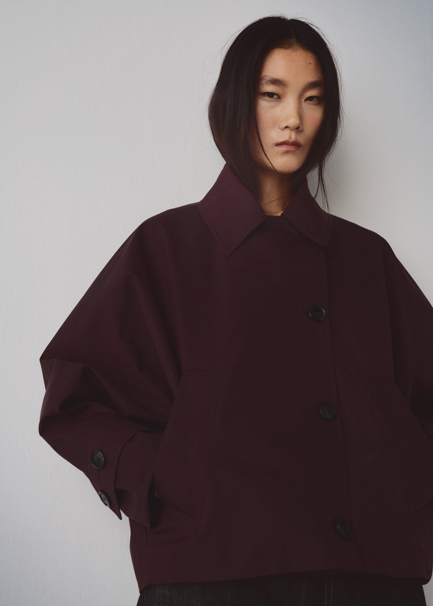 Short double-breasted trench coat with hood - Details of the article 1
